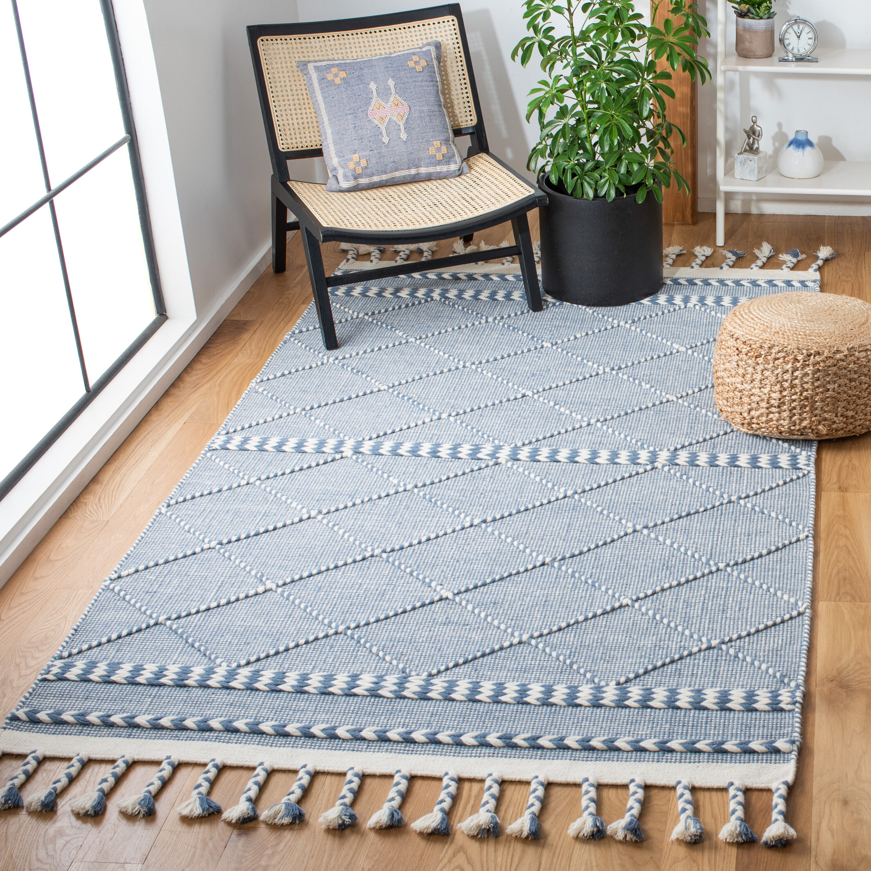  Casablanca 575 With Tassel Blue/Ivory Transitional 4ft x 6ft Small Rectangle Rug
