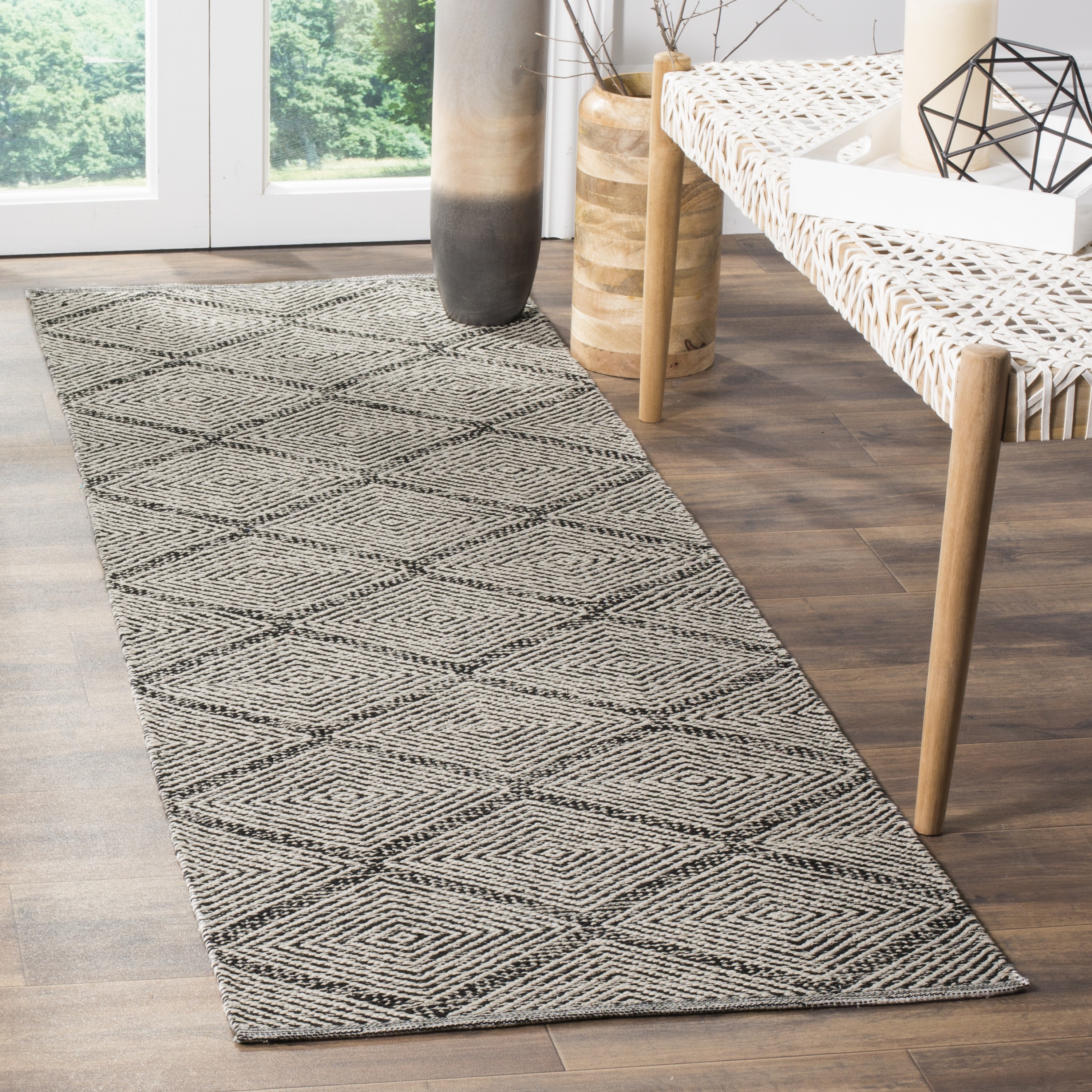 Safavieh MTK821D-27 Montauk Dume 2 x 7 (ft) Cotton Black Rectangular Indoor Trellis Coastal Runner rug