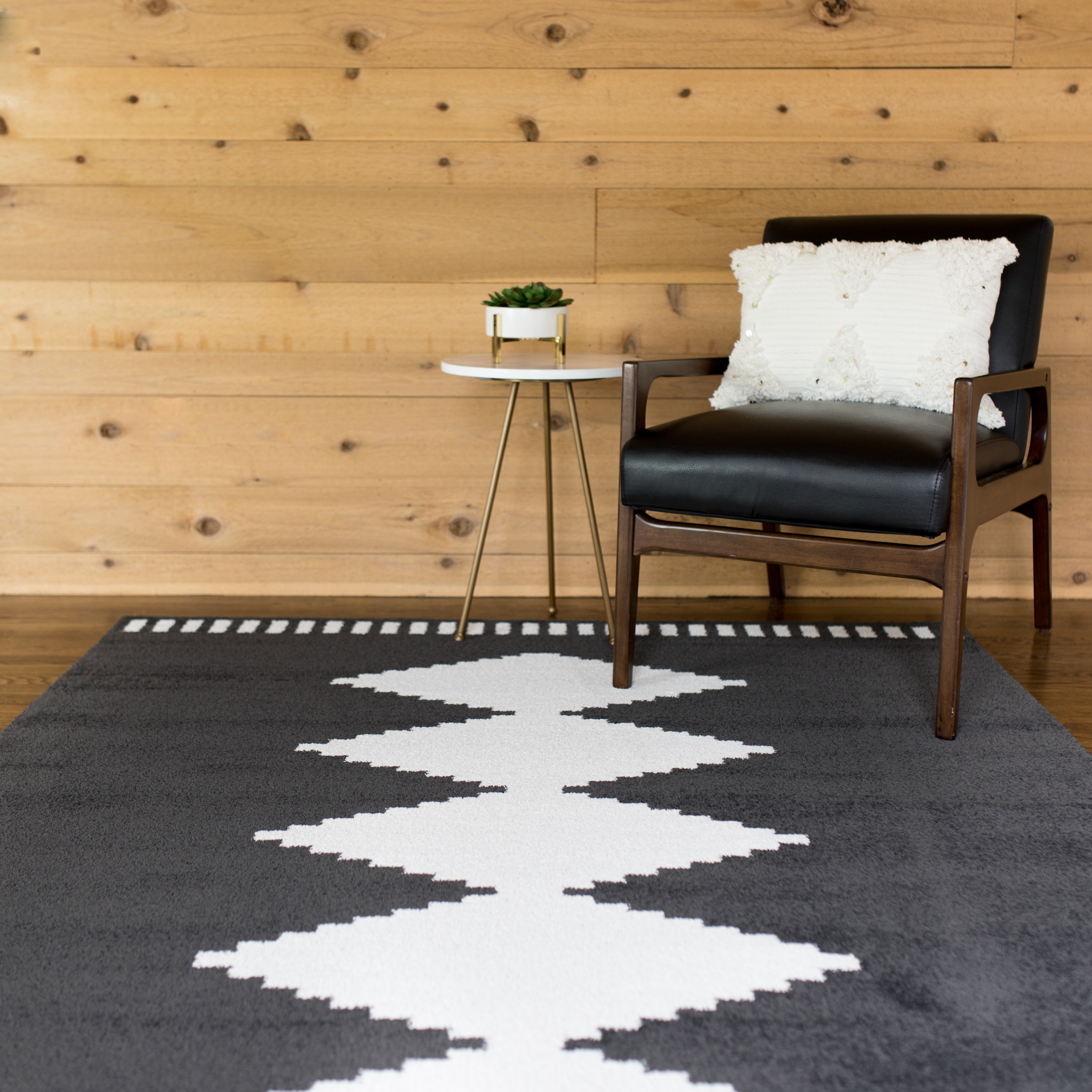 Black and White Geometric Microfiber Rectangular Area Rug 5' x 7'