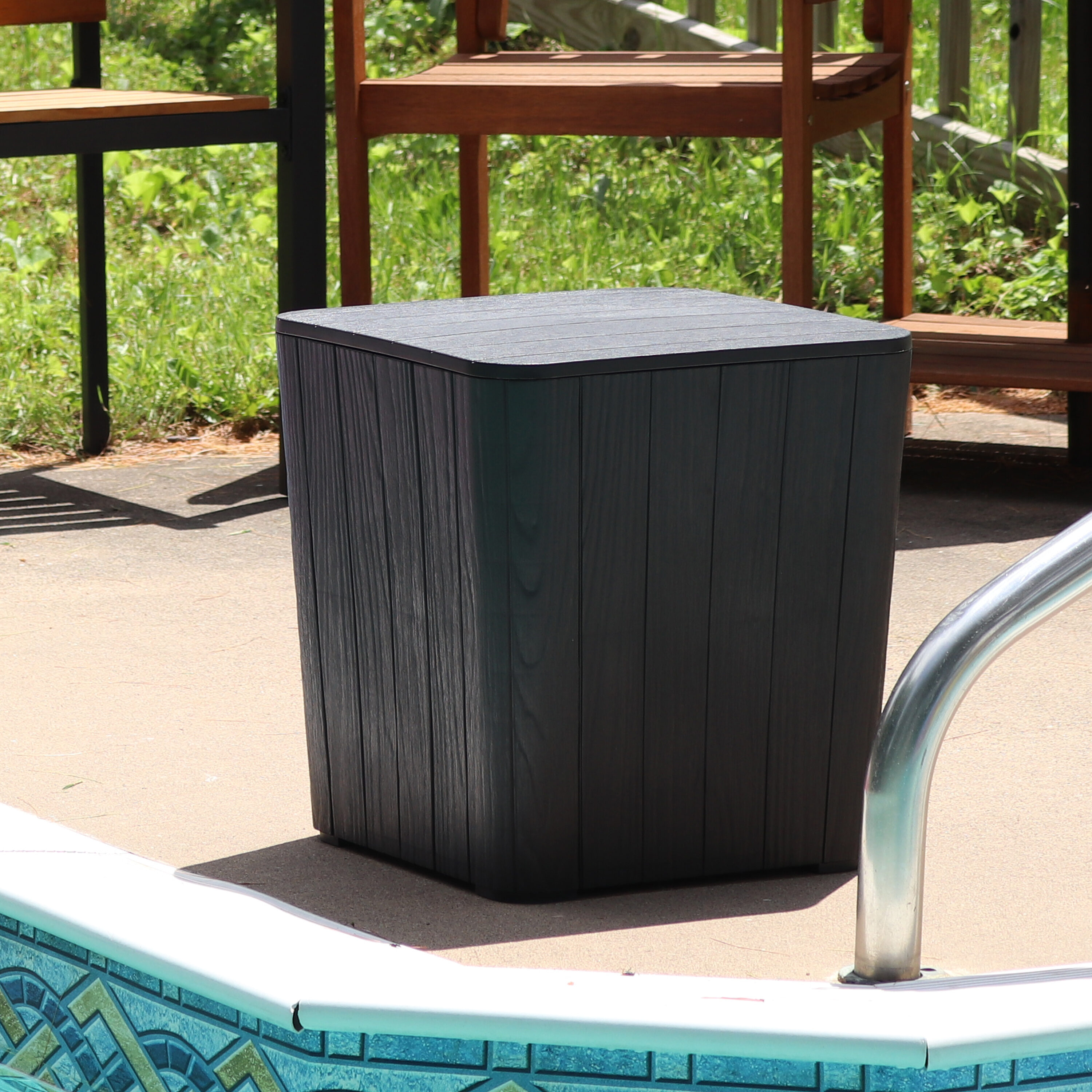 Sunnydaze Decor TST-927 ( 15.25-in W x 16.5-in H x 15.25-in D ) Dark Gray Polypropylene Bin