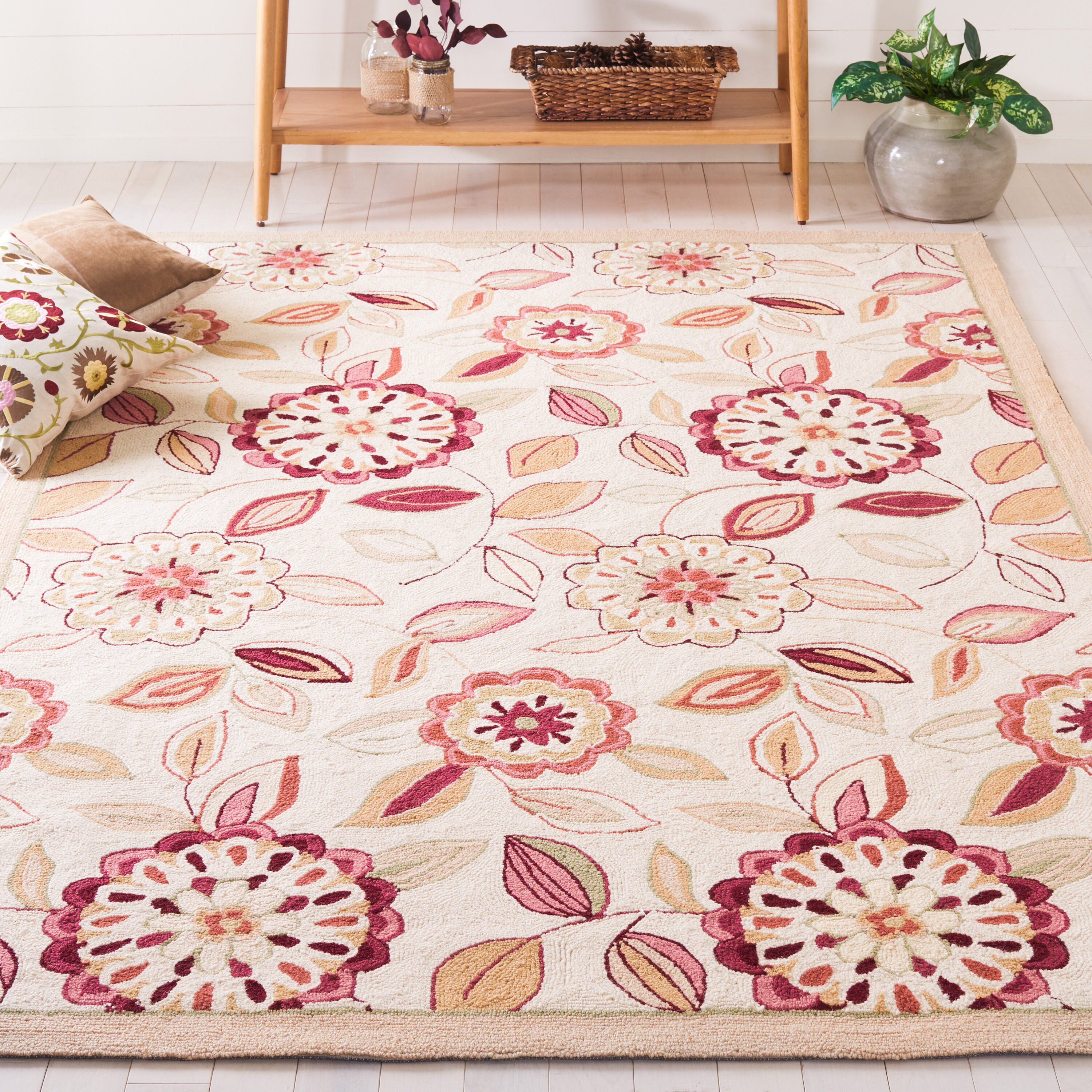 Safavieh - Chelsea 179B Ivory Taupe 3ft-9in x 5ft-9in Country Floral Rug