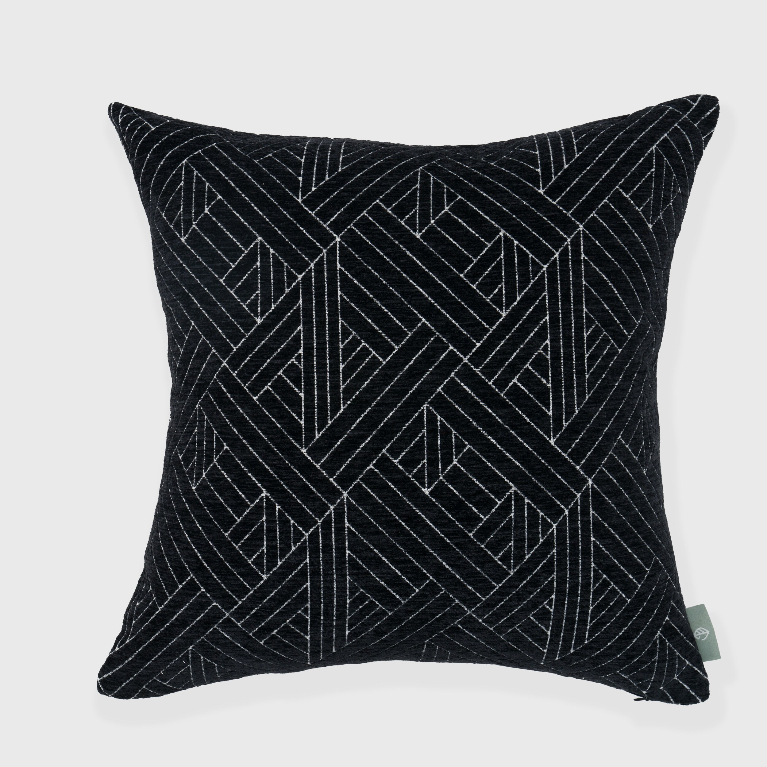 FRESHMINT EG7134925 Anke 18-in x 18-in Black Beauty Square Indoor Decorative Pillow