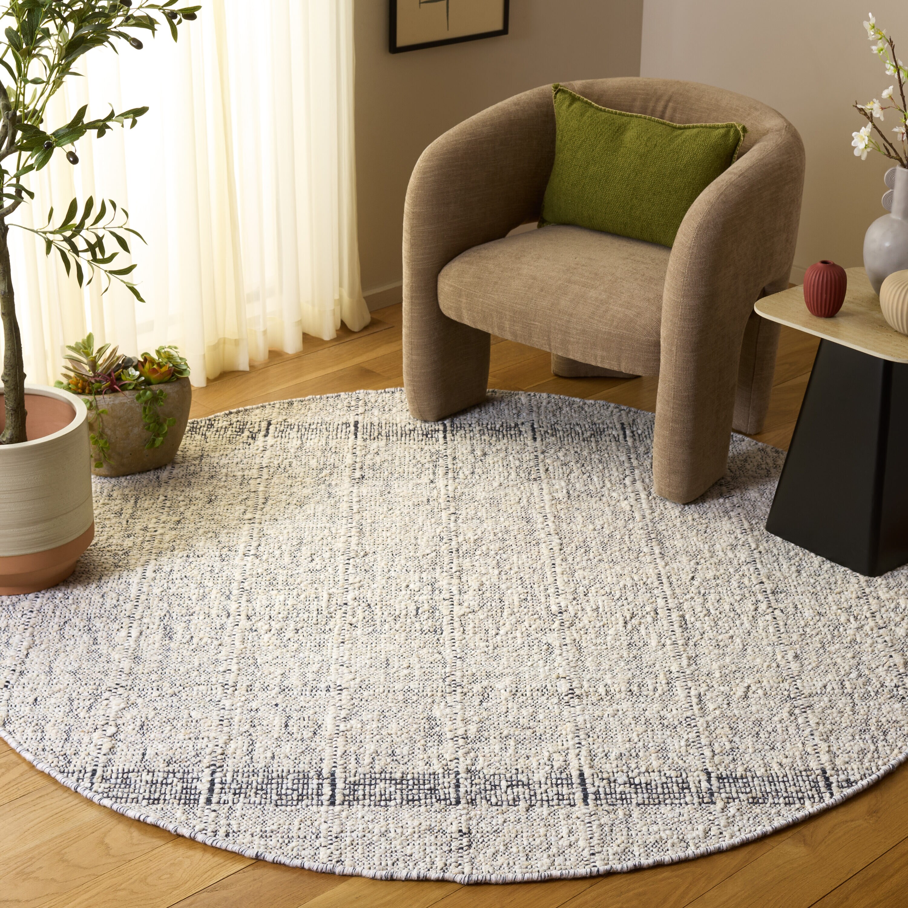 Safavieh MAN678A-6R rugs - View #2