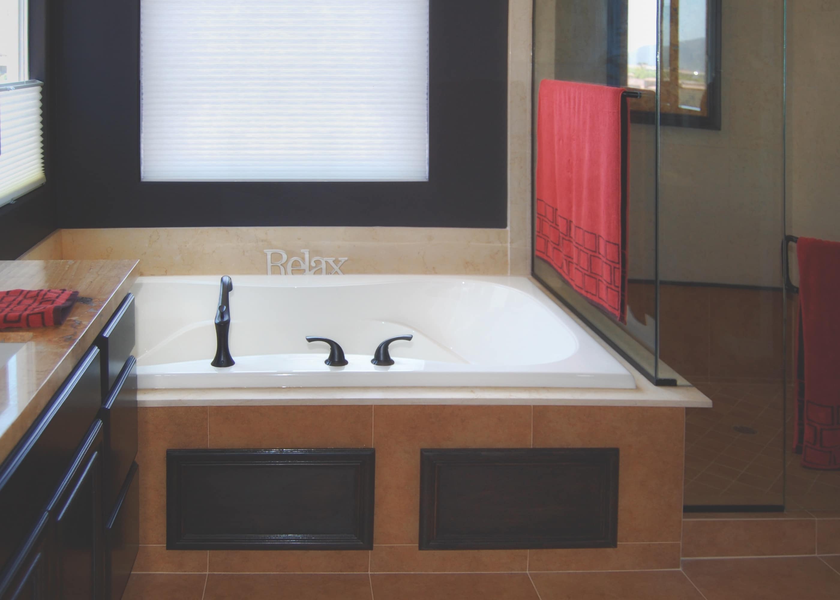 Hydro Systems EVA7242ATO-WHI 42-in x 72-in White Acrylic Rectangular Drop-in and Undermount Soaking Bathtub with Drain ( Reversible Drain )