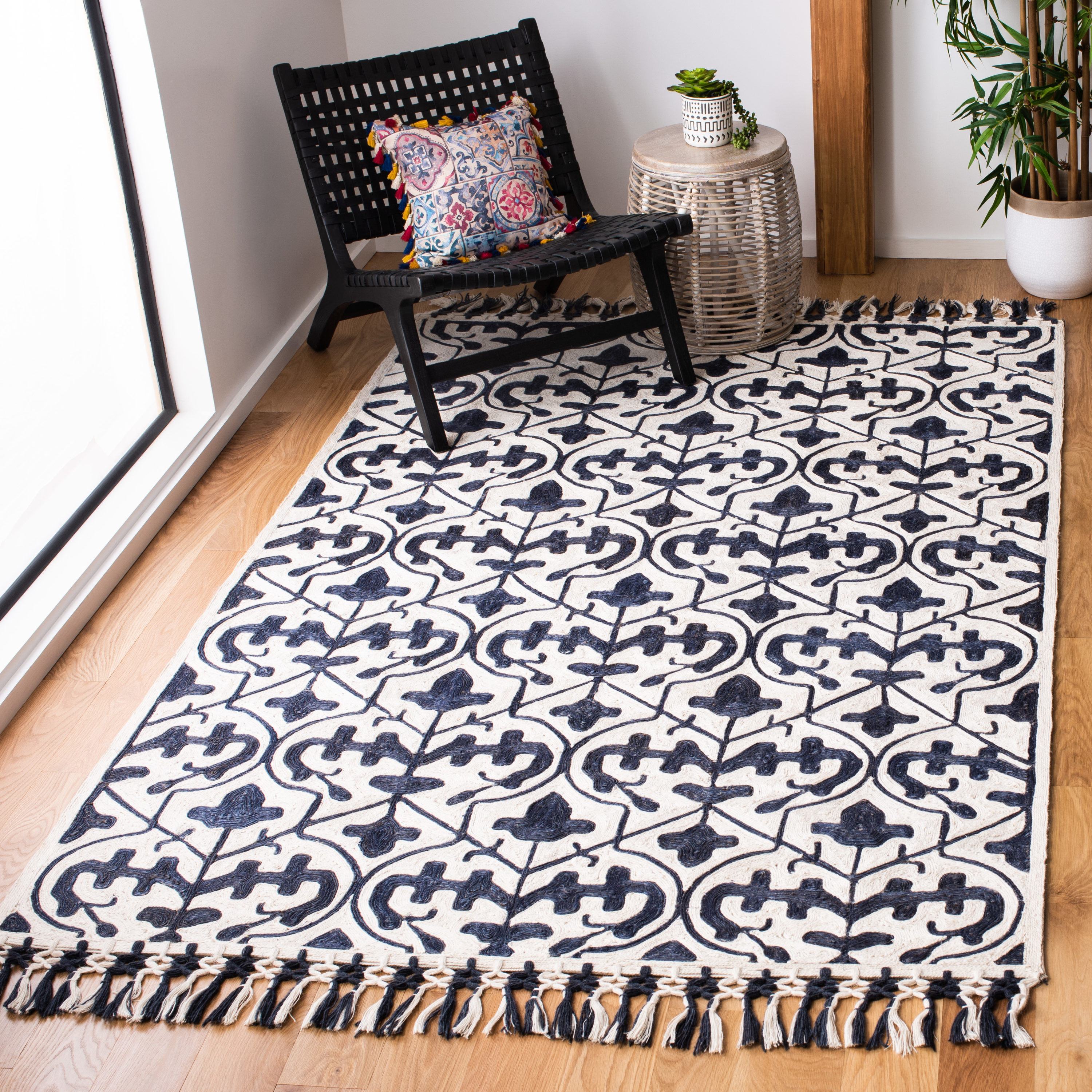 Ivory and Navy Hand-Tufted Wool Geometric Area Rug 6' x 9'