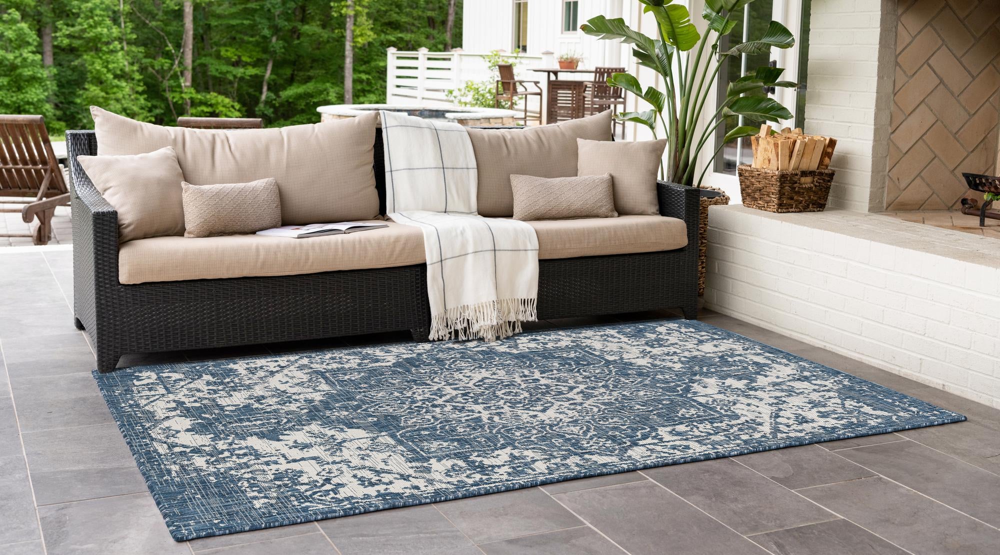 Unique Loom 3153035 Jill Zarin Outdoor 7 x 10 (ft) Loomed Polypropylene Blue Rectangular Indoor/Outdoor Medallion Area rug