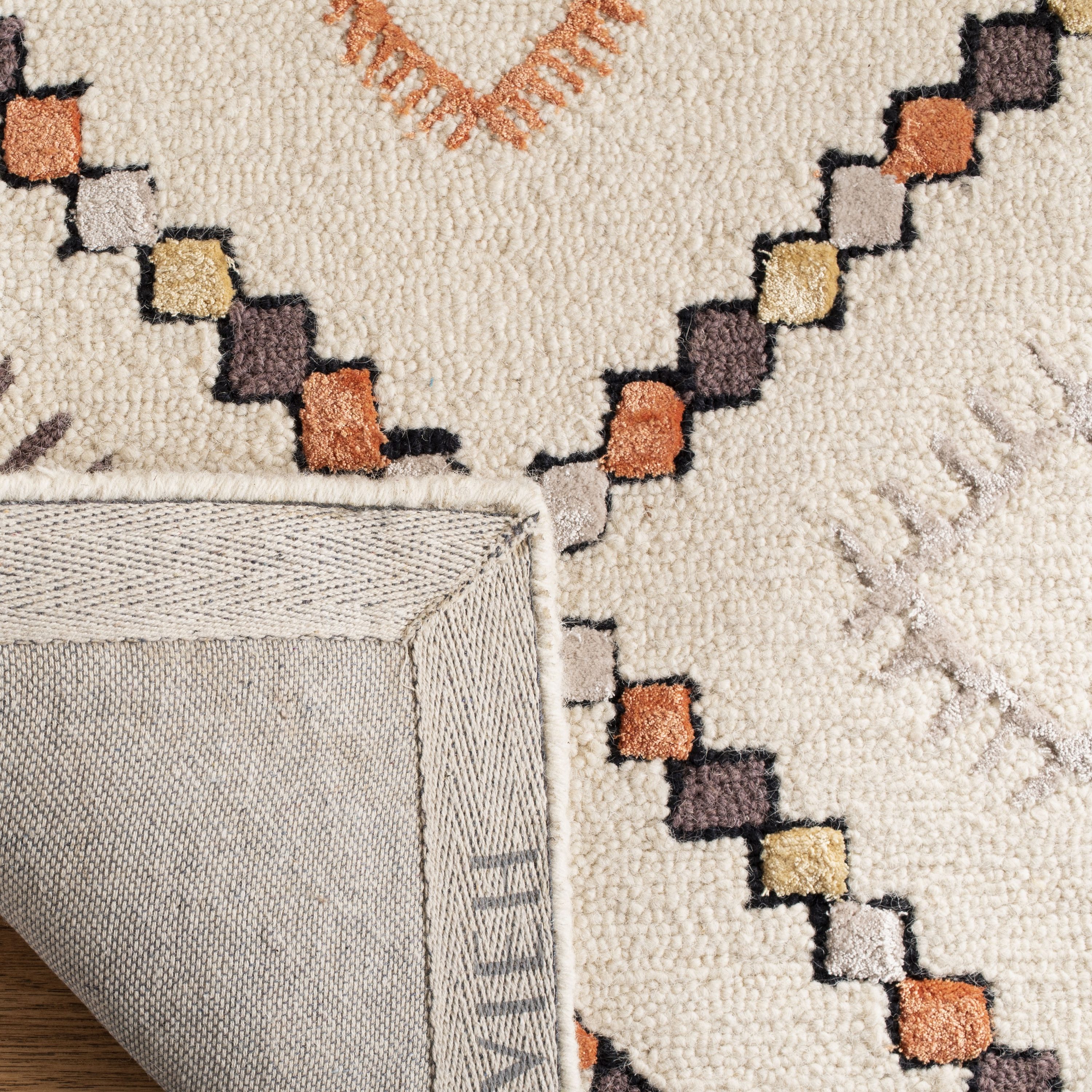 Ivory and Multi 4' x 6' Hand Tufted Wool Viscose Rug