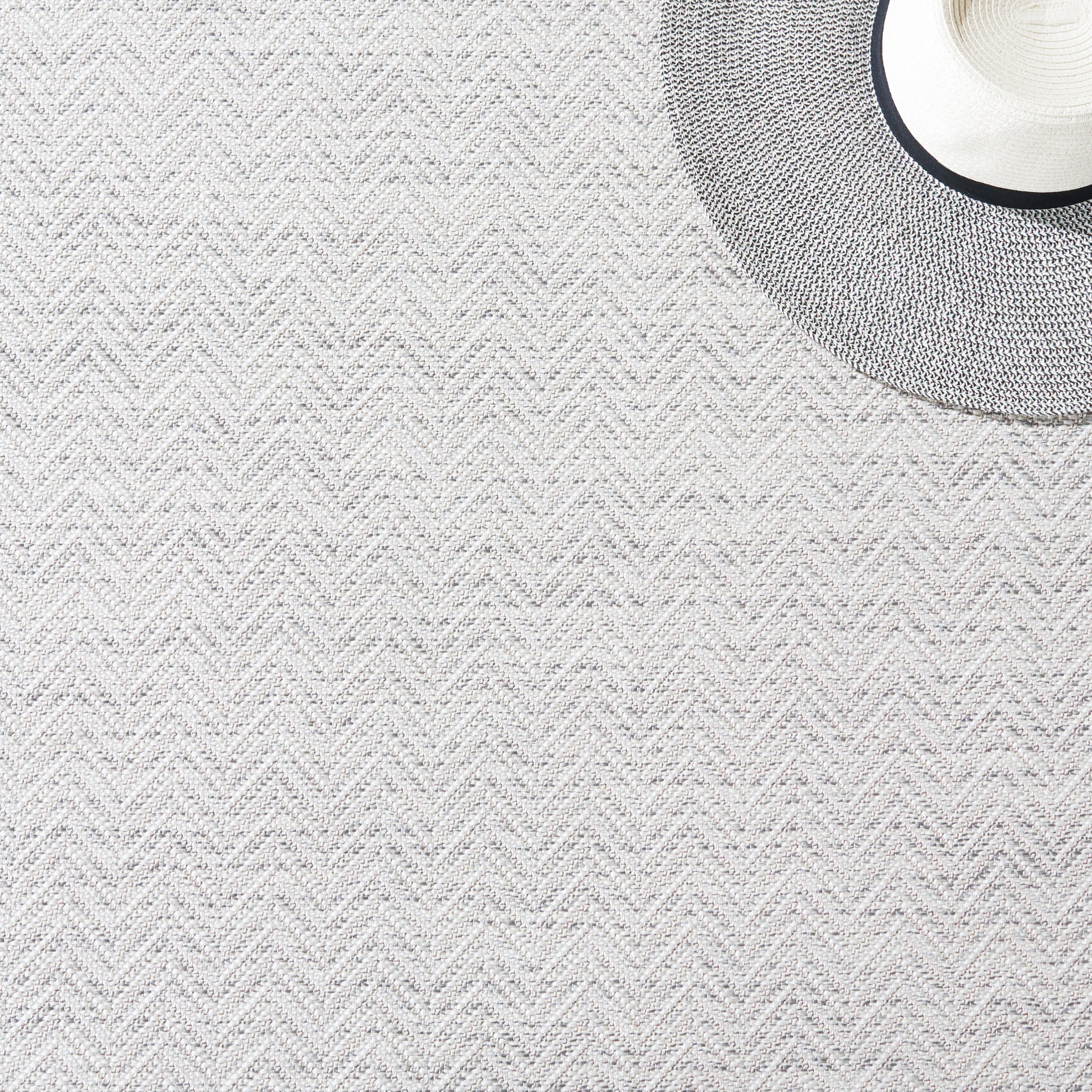 Ivory and Multi 5'1" x 7'6" Synthetic Indoor/Outdoor Area Rug