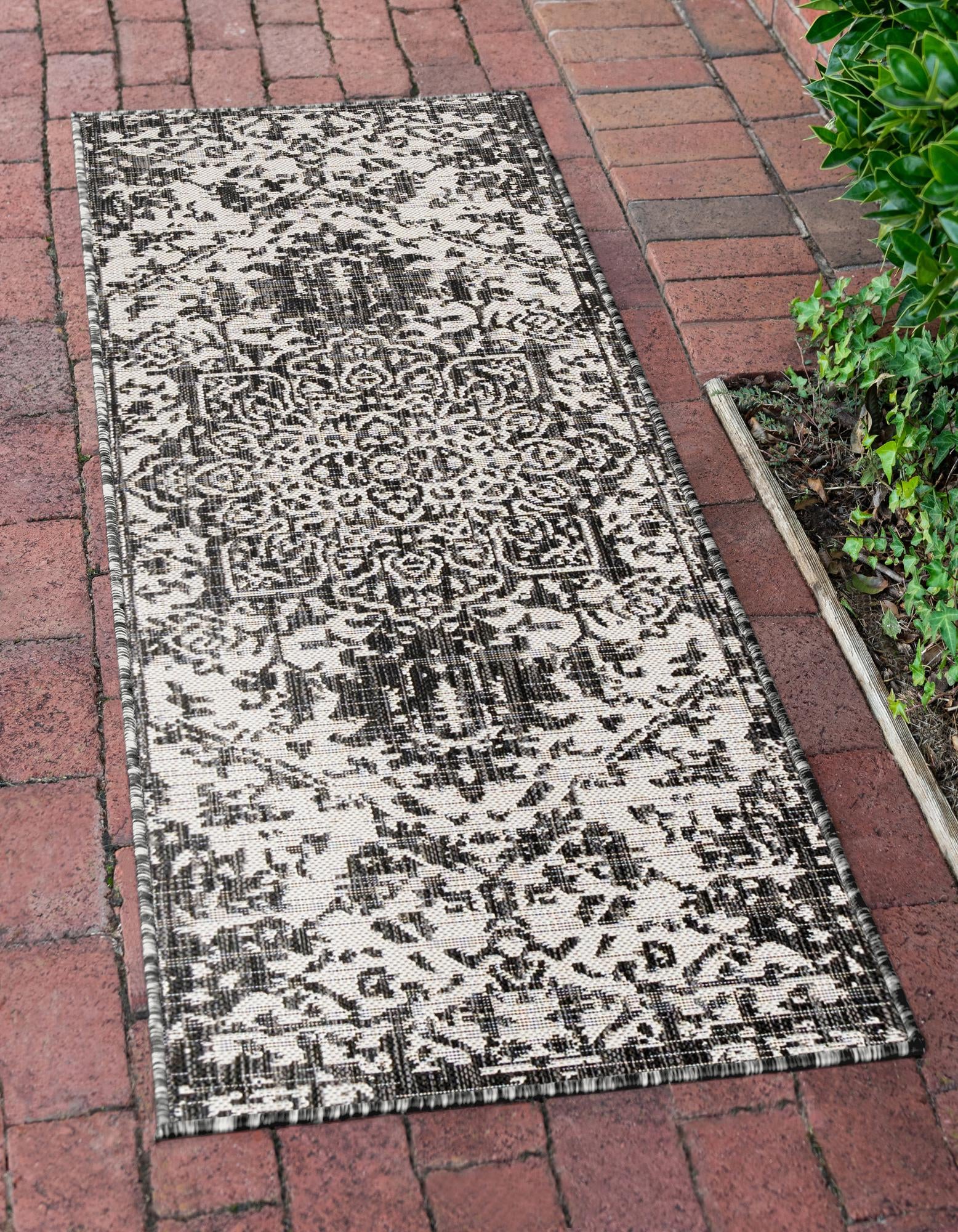 Unique Loom 3152228 Jill Zarin Outdoor 2 x 8 (ft) Loomed Polypropylene Charcoal Gray Rectangular Indoor/Outdoor Medallion Runner rug