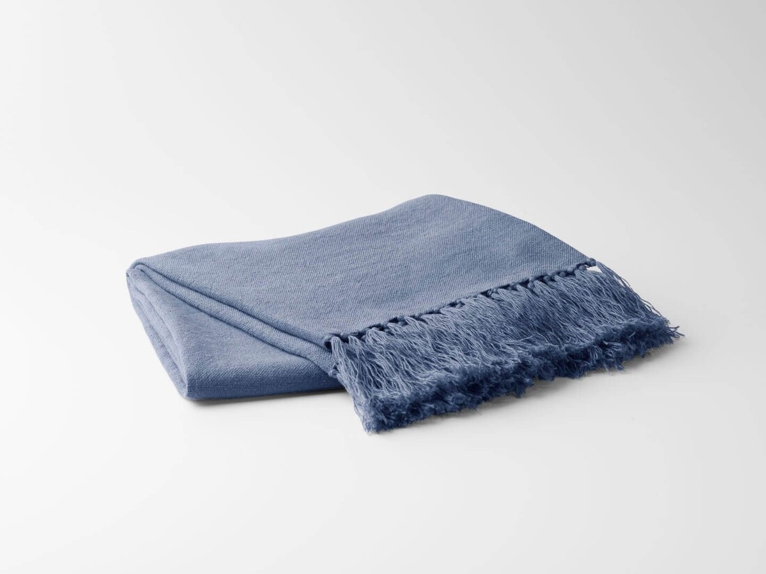 HomeRoots 4000403087 Washed Denim 50-in x 70-in Blend Blanket