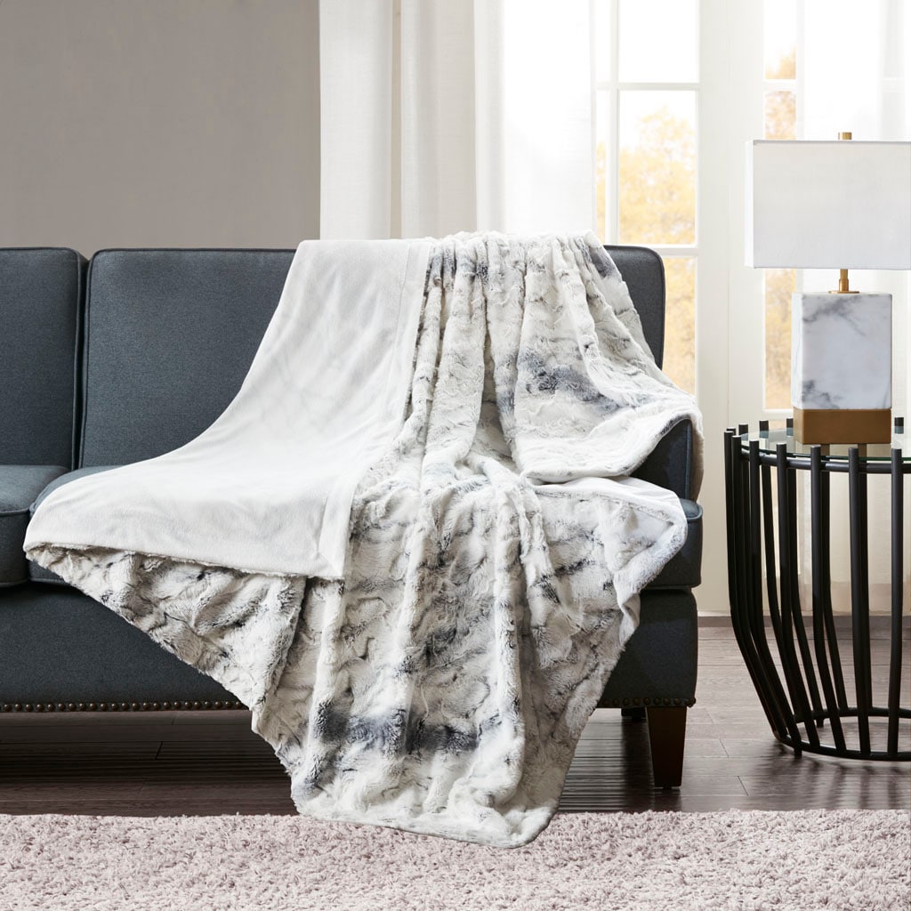 LUXEYARD Oversized Faux Fur Throw
