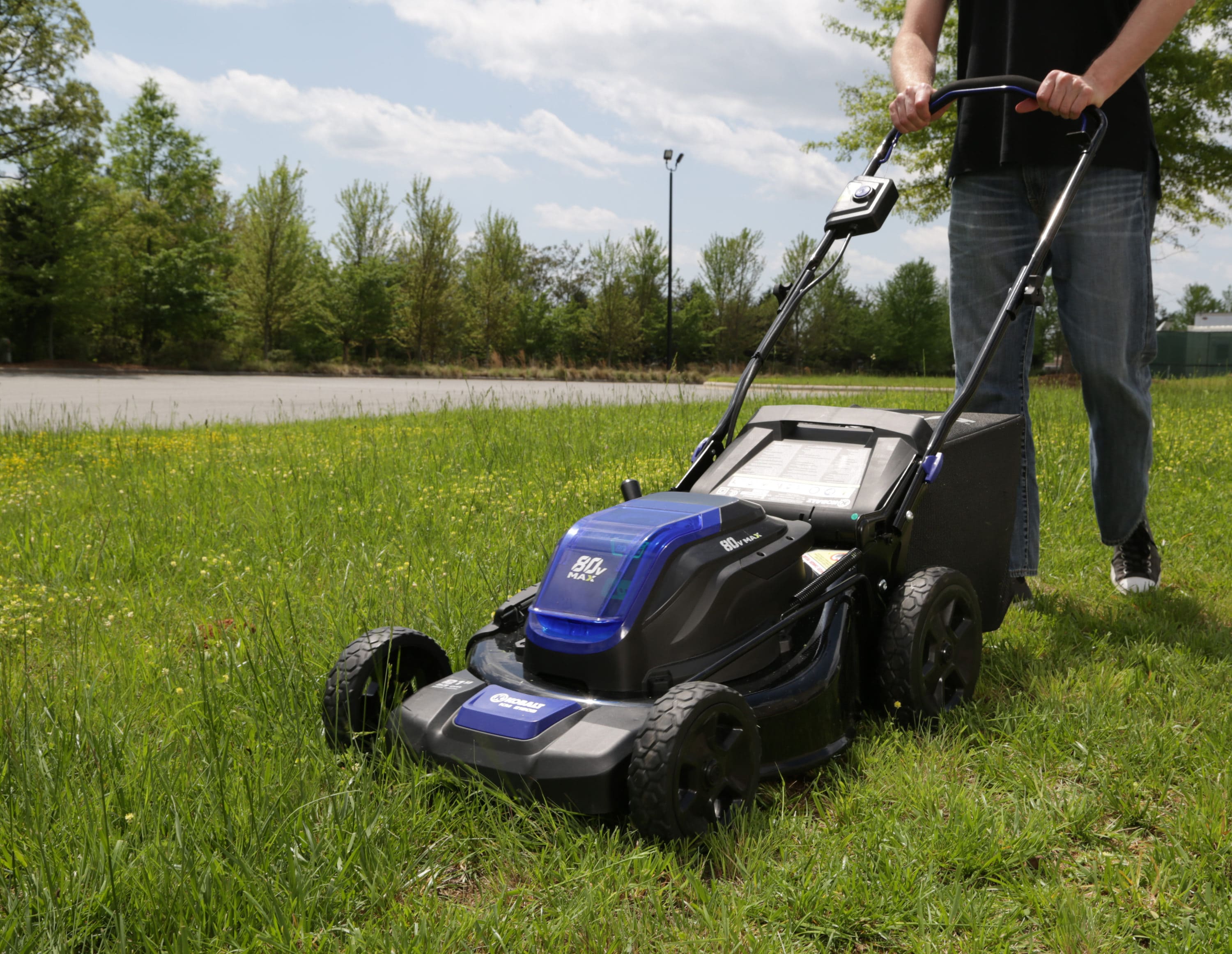 Battery operated best sale mowers at lowe's