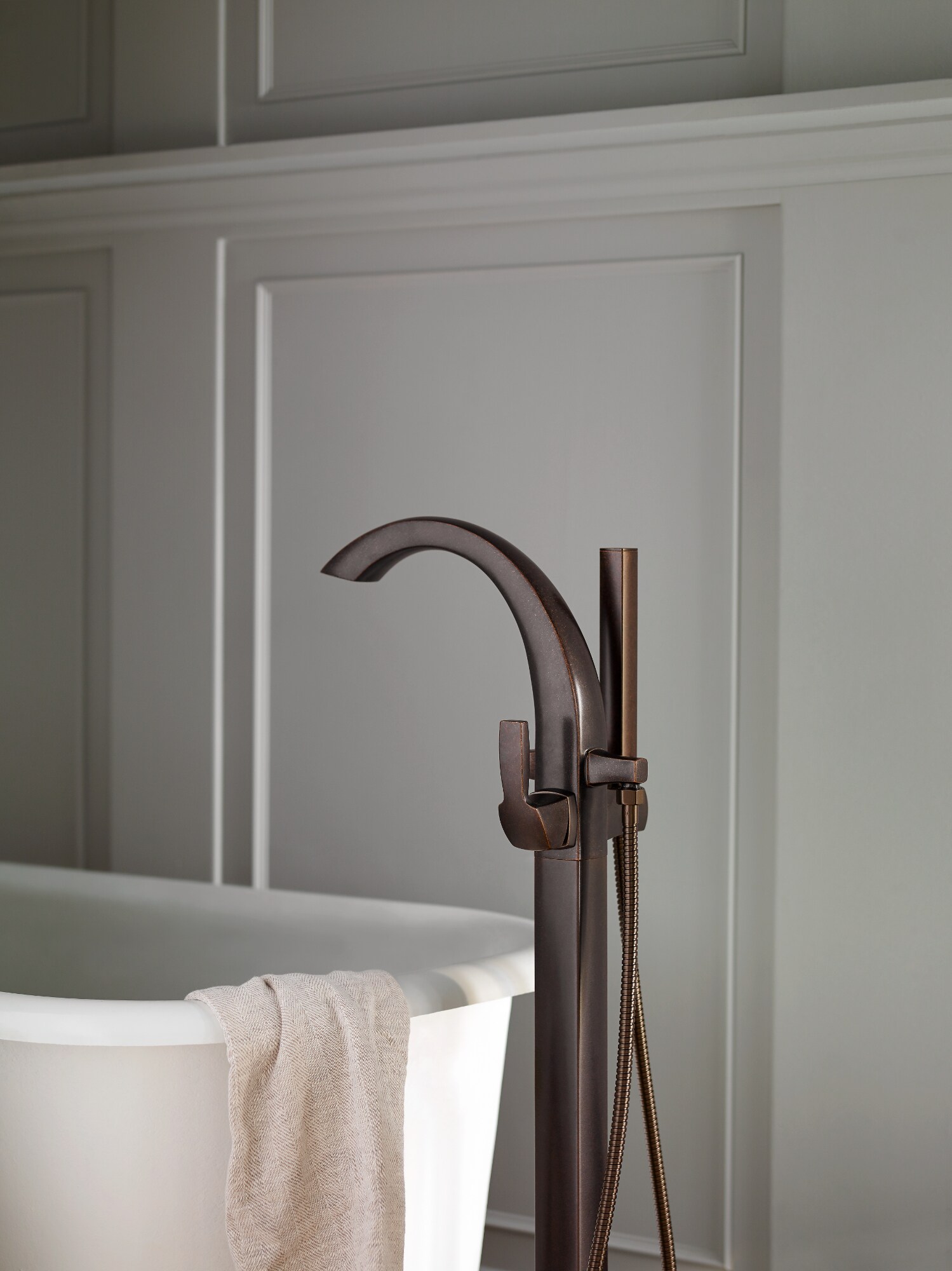Moen 695ORB Roman-Tub-Faucets - View #6