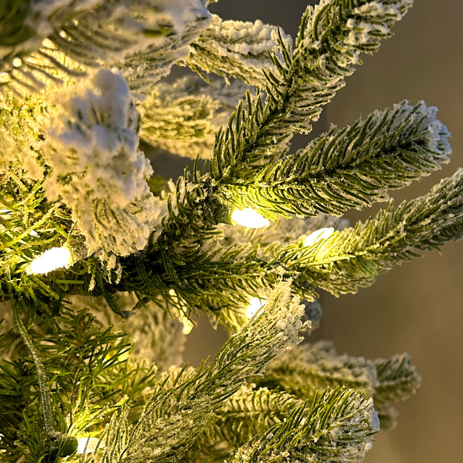Fraser Hill Farm FFHTA065-5SN Artificial-Christmas-Trees - View #15