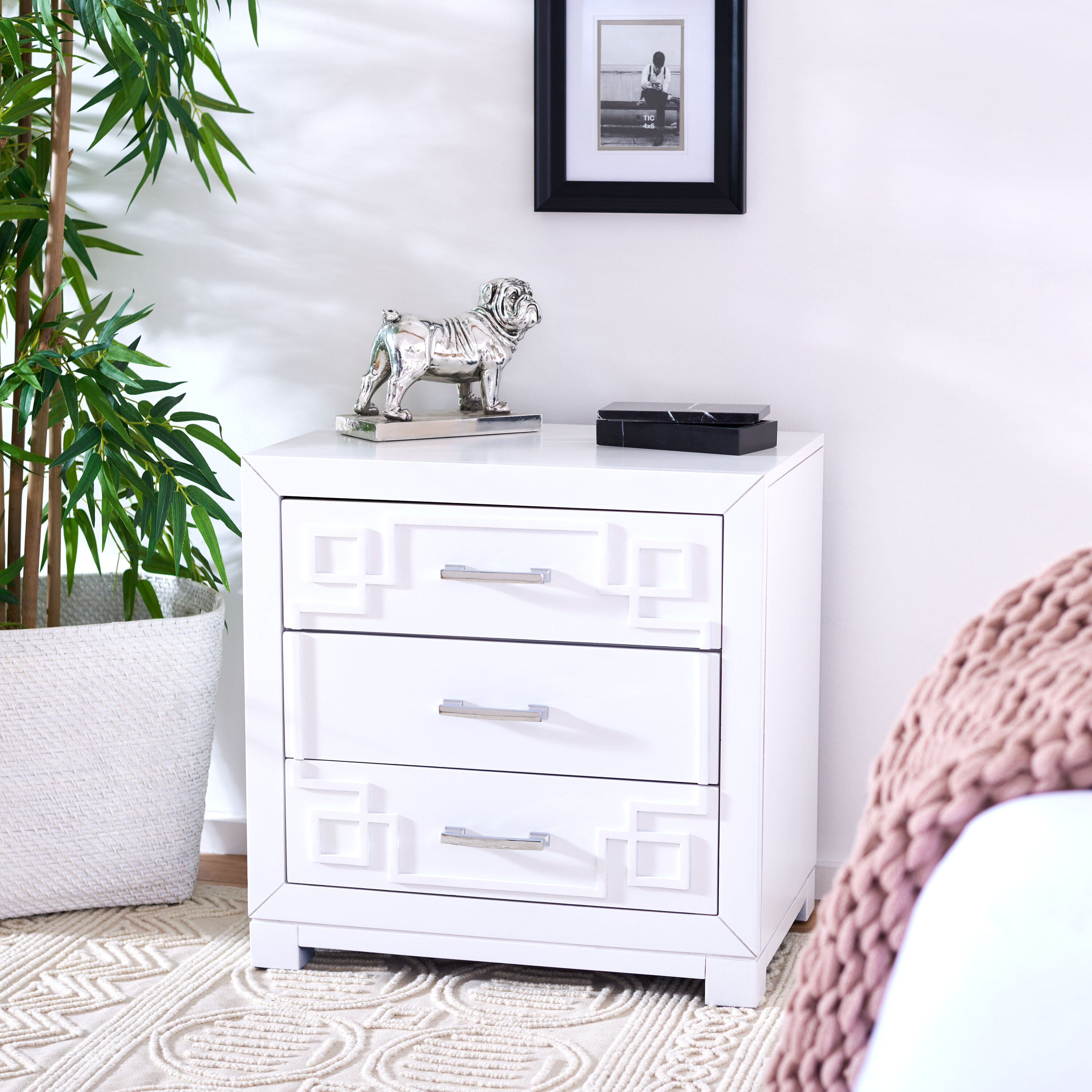 Safavieh Raina White/Silver Valet stand