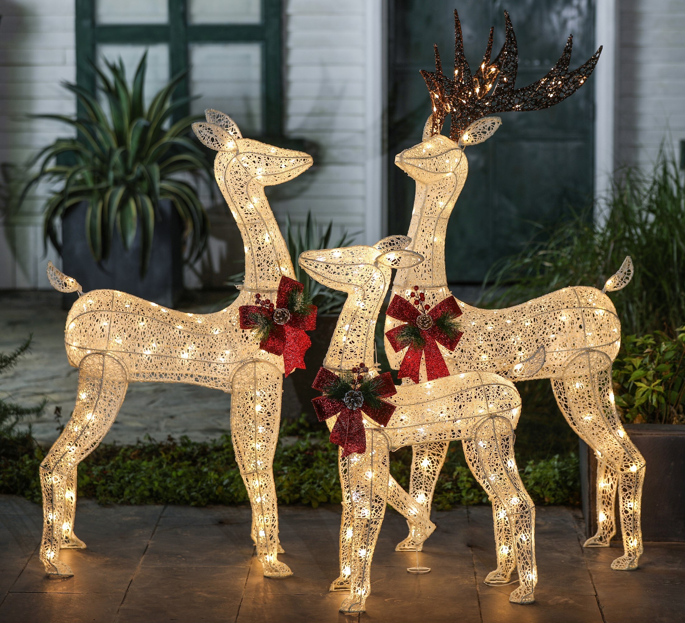 LuxenHome 55.12-in Reindeer Yard Decoration with White LED Lights in the  Outdoor Christmas Decorations department at