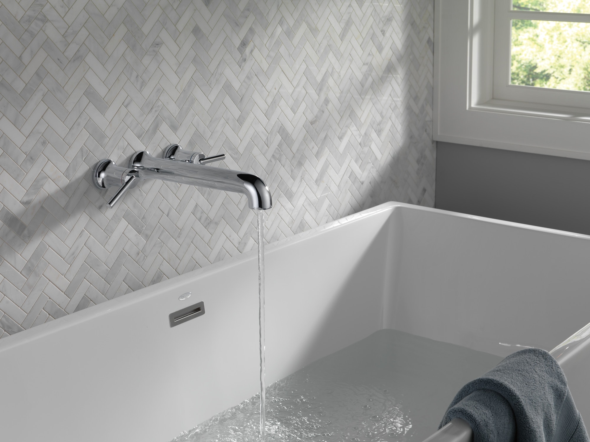 Delta T5759-WL Roman-Tub-Faucets - View #3