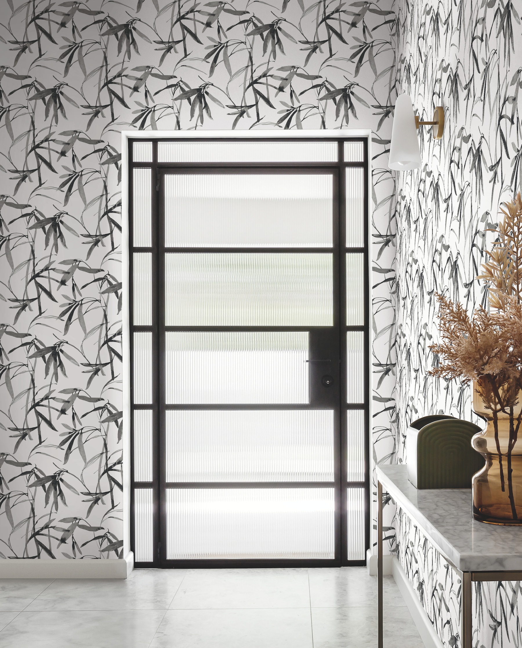 York Wallcoverings BW3843 Black and White Resource Library 60.8-Sq. Feet White Non-woven Ivy/Vines Prepasted Water Activated Paste Wallpaper