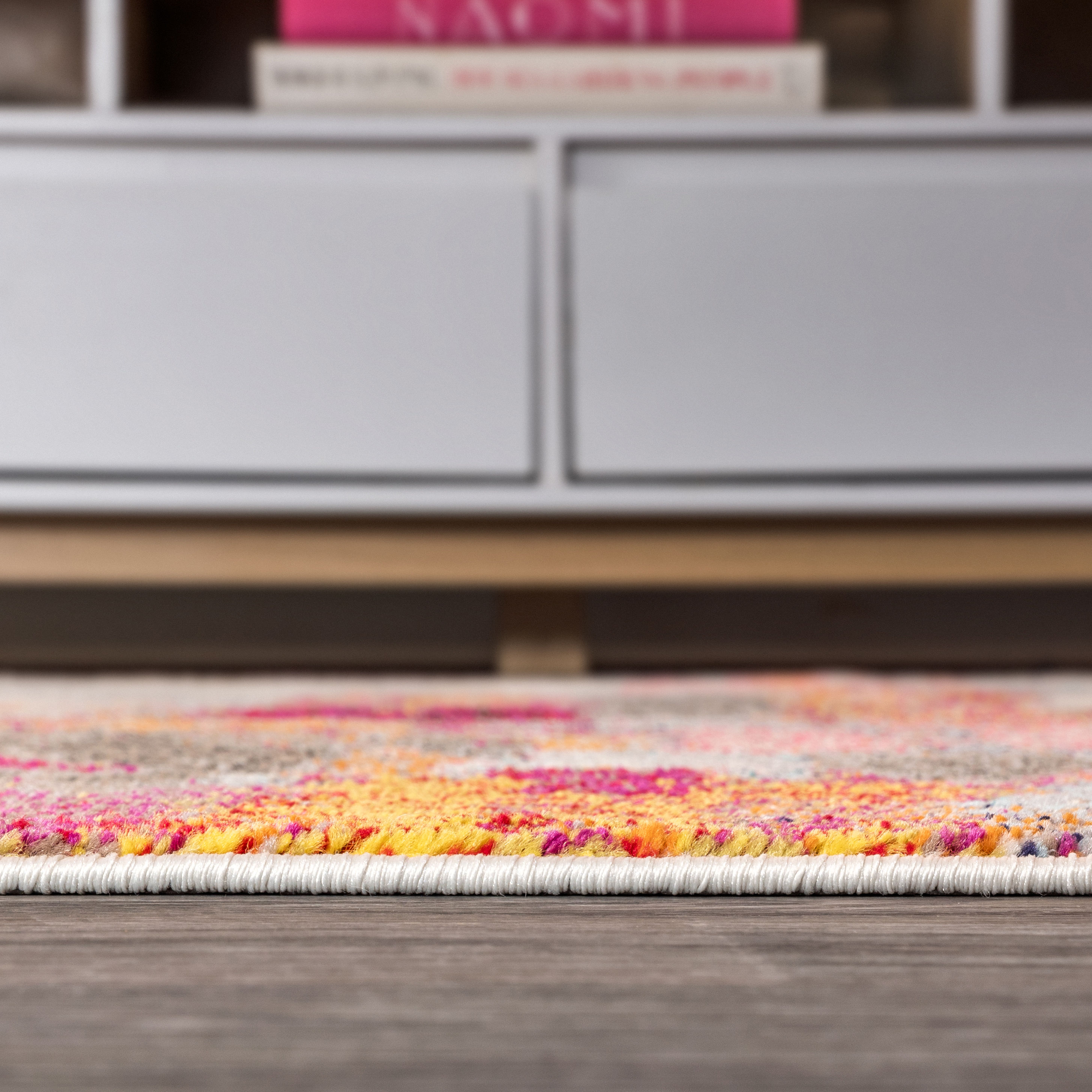 Abstract Impressionist Ivory/Pink Synthetic 4' x 6' Area Rug