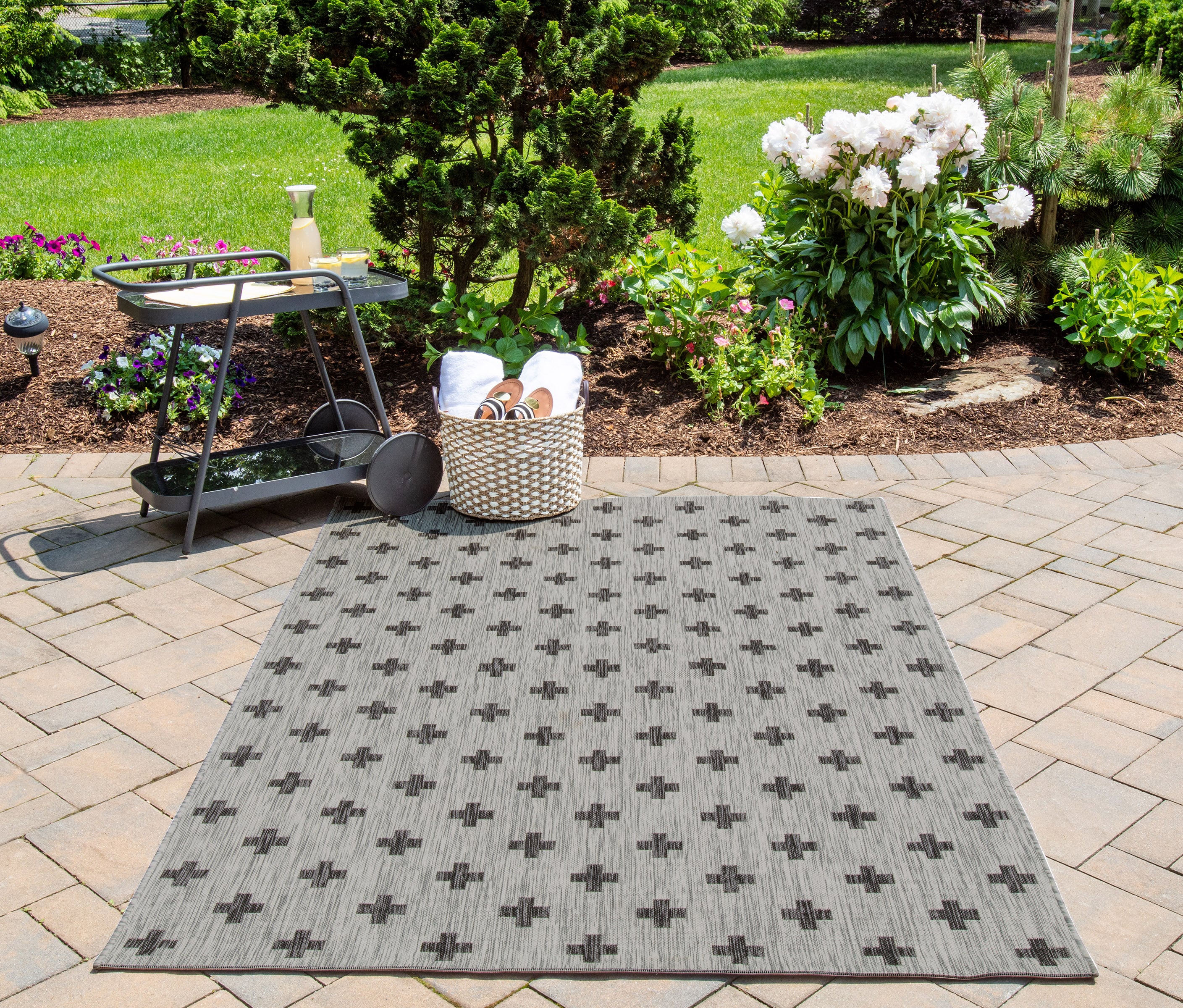 Momeni VILLAVI-01GRY6796 7 x 10 (ft) Loomed Polypropylene Grey Rectangular Indoor/Outdoor Area rug