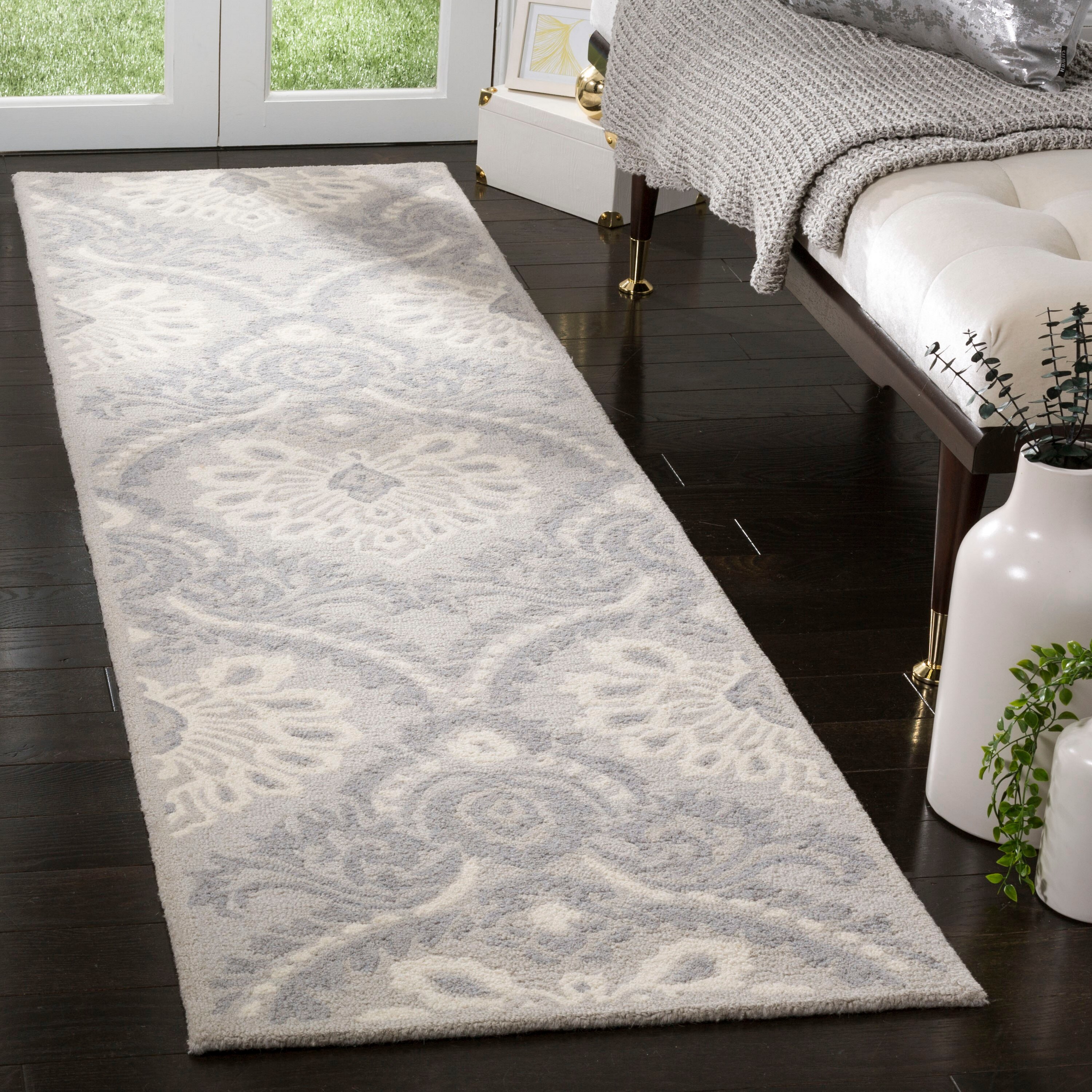 Safavieh BLM106A-28 Blossom Littie 2 x 8 (ft) Tufted Wool Light Gray/Ivory Rectangular Indoor Floral/Botanical Farmhouse/Cottage Runner rug