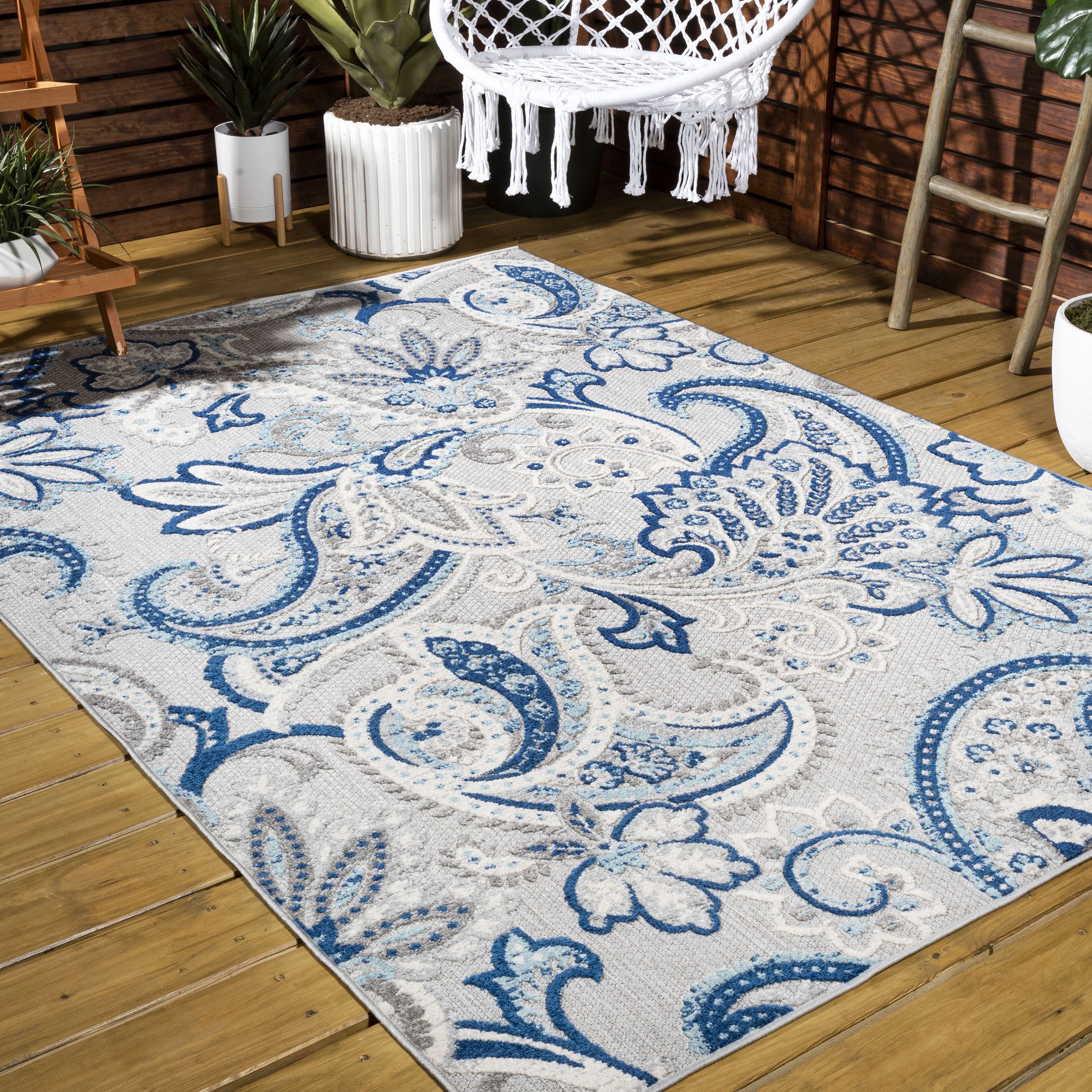 Paisley High-Low Light Gray and Blue Synthetic Indoor/Outdoor Rug