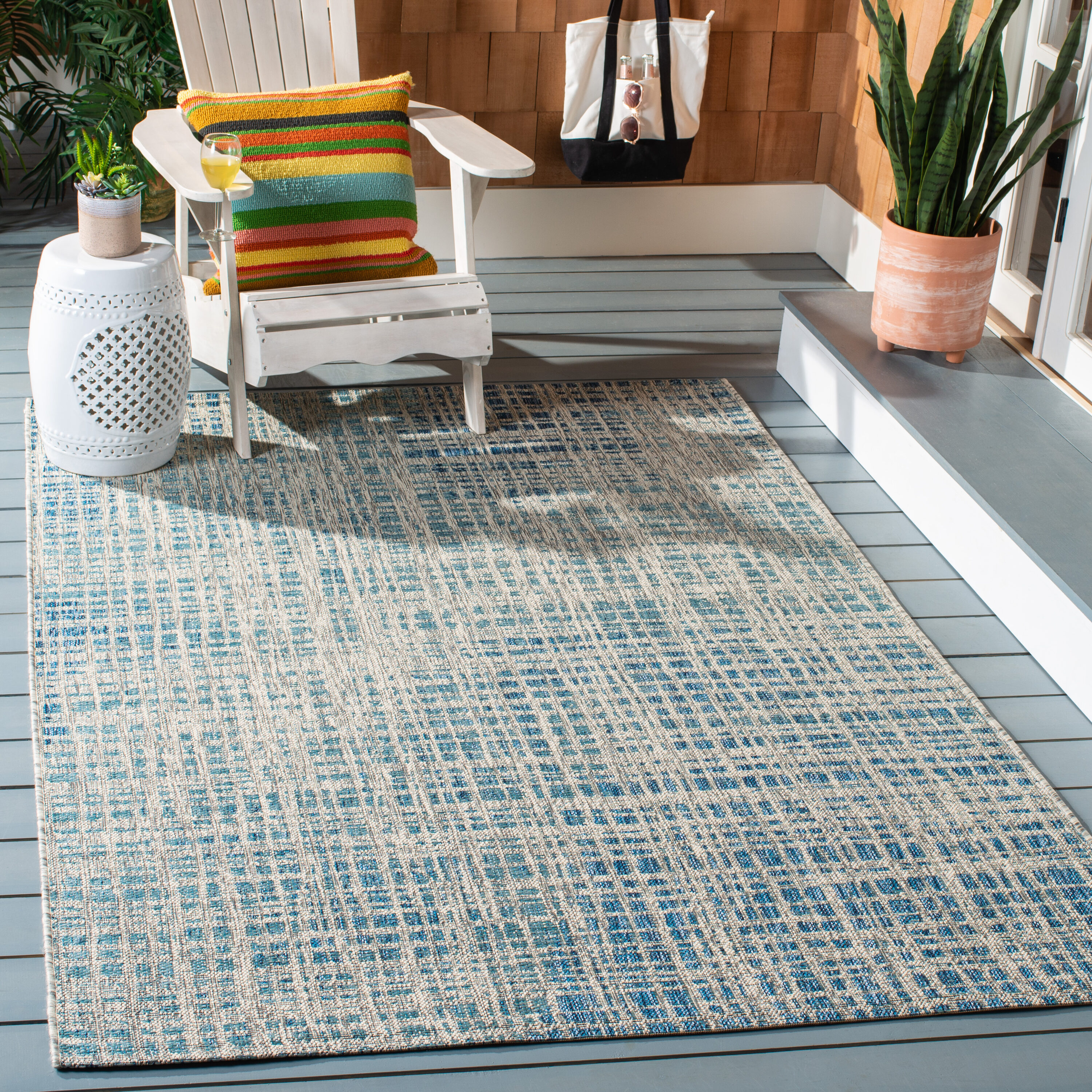 Courtyard 5 x 8 (ft) Loomed Polypropylene Gray/Navy Rectangular Indoor Geometric Mid-Century Modern Professionally Clean Only Area rug