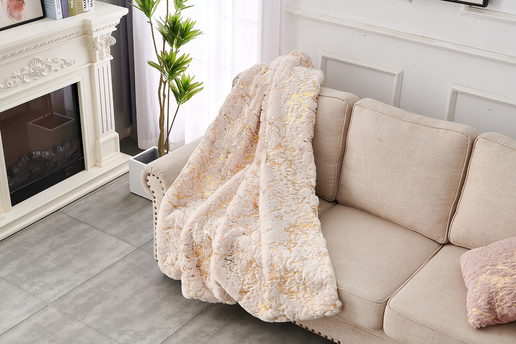 Amazing Rugs RSTGLSPBG5060 Gold Gilded Beige 50-in x 60-in Polyester Throw