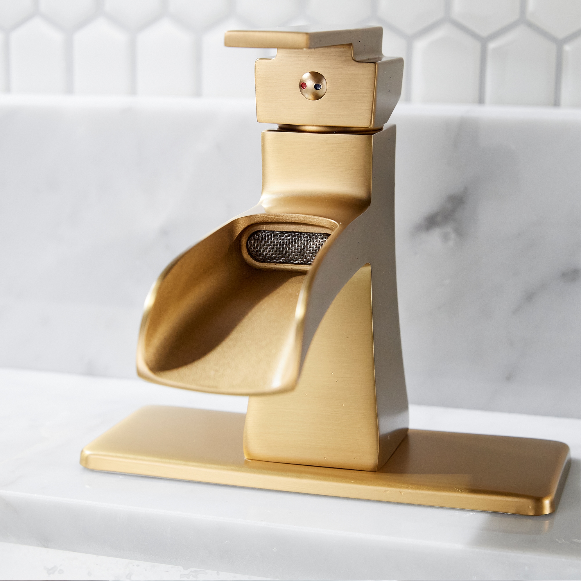 androme 39A51GOLD Flow Gold Single hole 1-handle Waterfall Residential Handle Bathroom Sink Faucet with Drain with Deck Plate