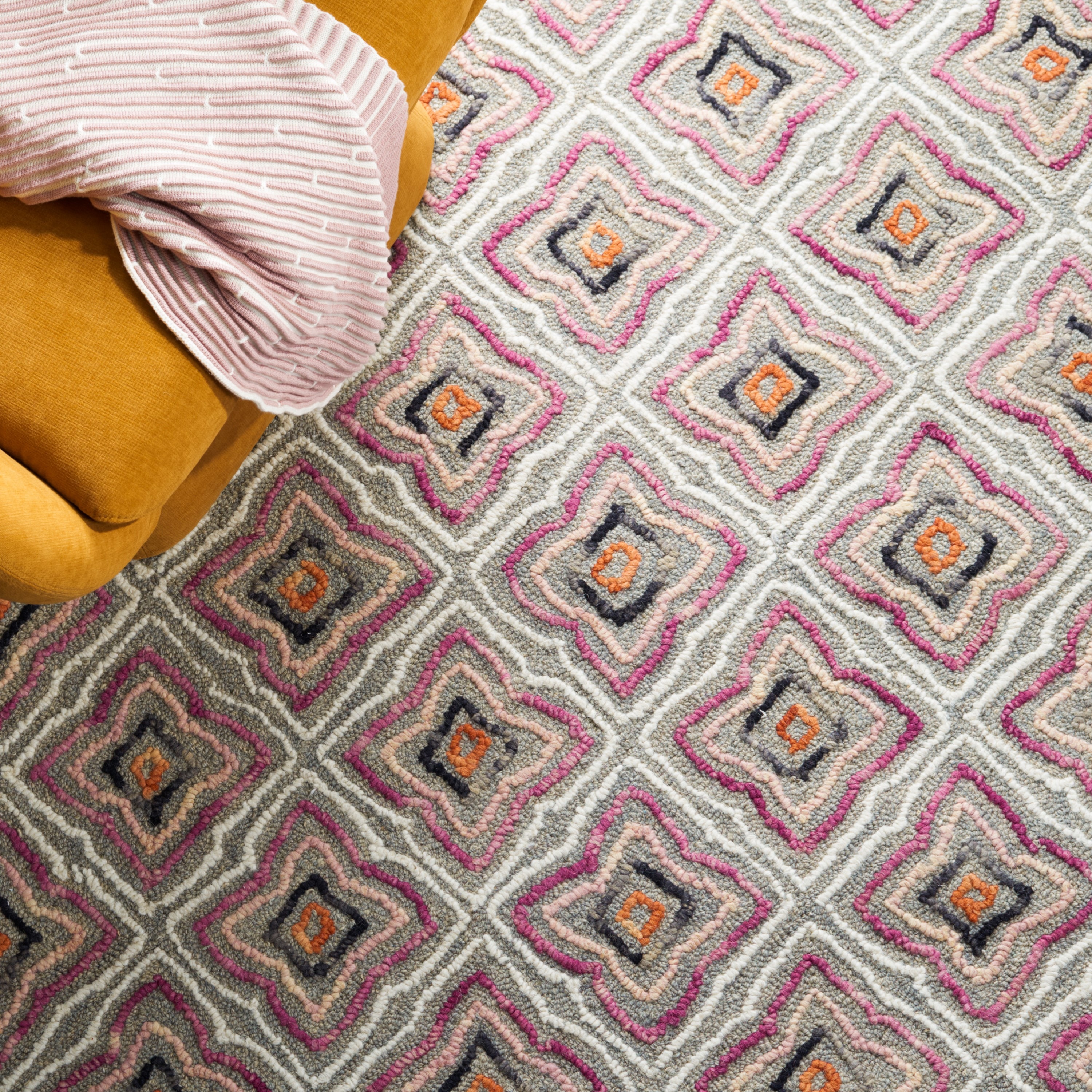 Safavieh TRC512J-28 rugs - View #6