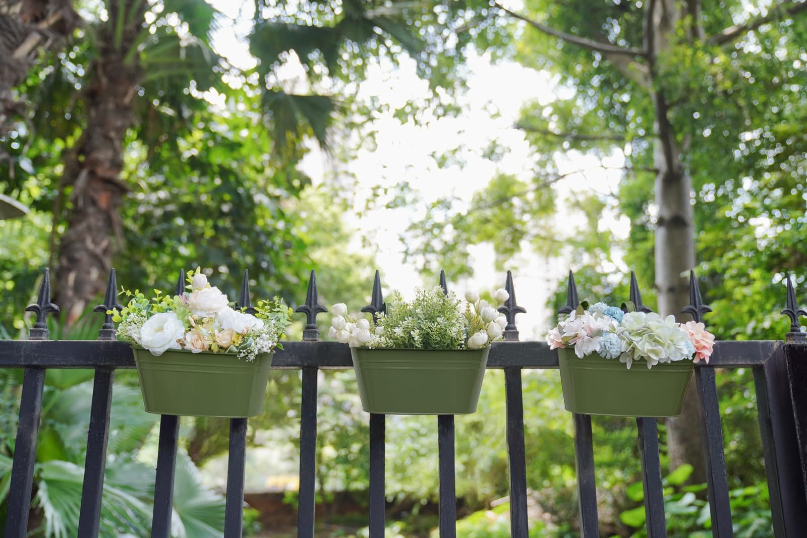 Lukvuzo 10.5 Inch Metal Iron Hanging Flower Pots for Balcony Railing ...