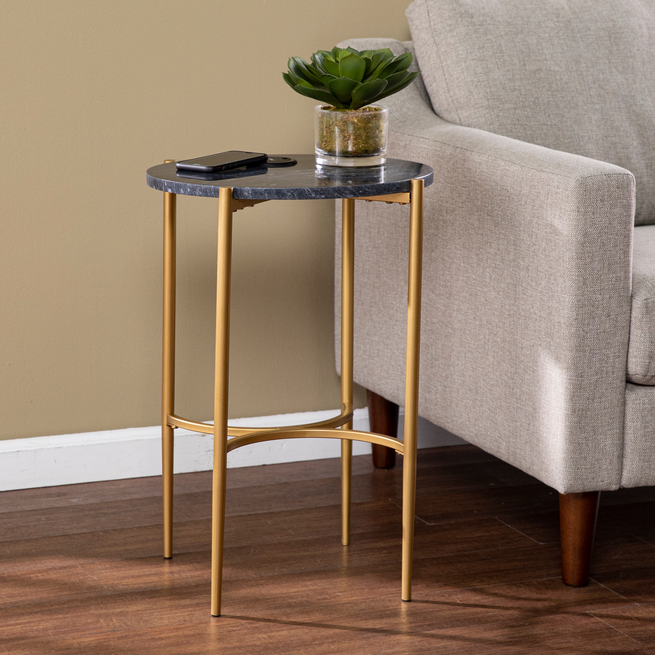 Safavieh OC1134606 Clarvin Side Table With Wireless Charging Station