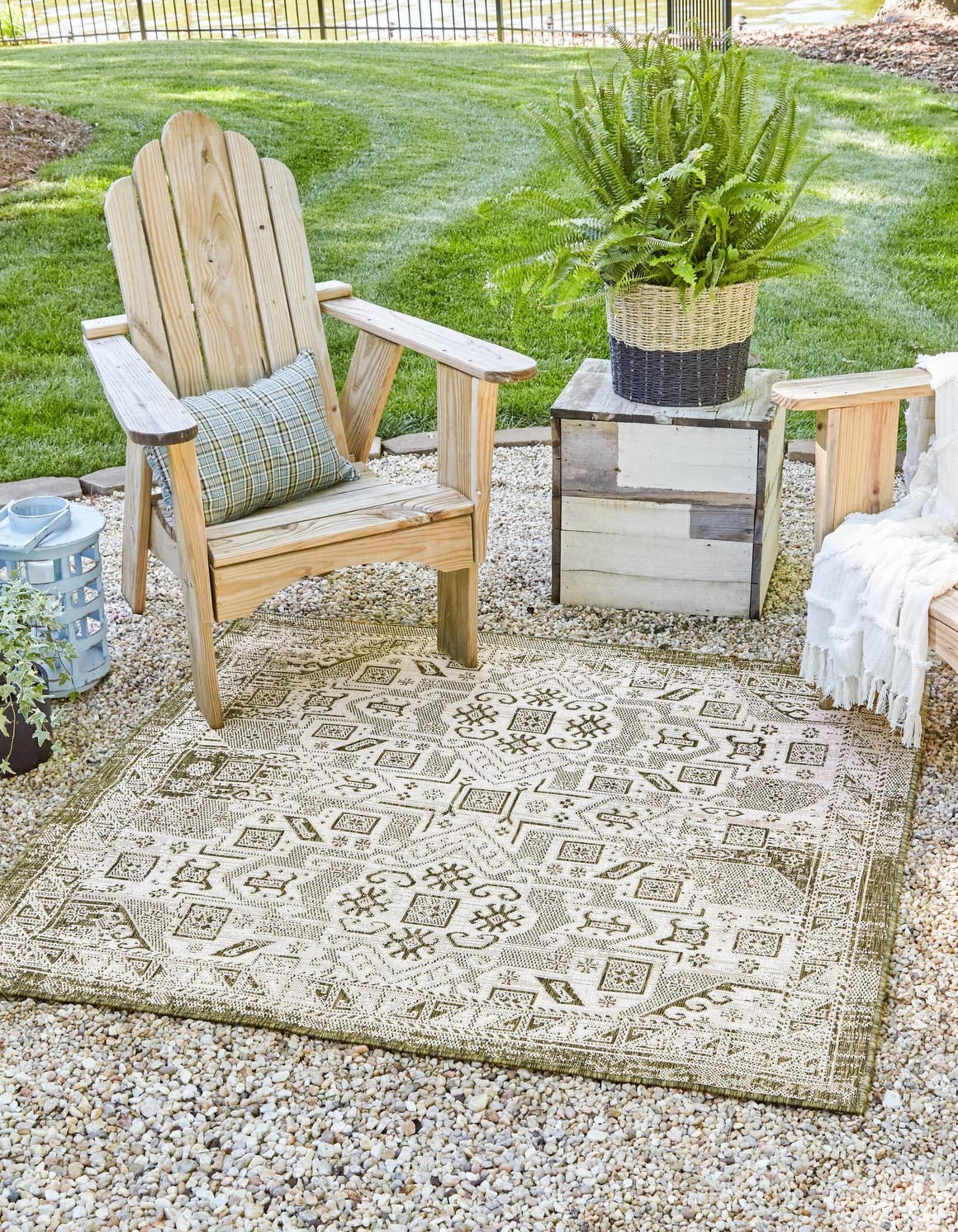 Unique Loom 3162465 Outdoor Aztec 5 x 5 (ft) Loomed Polypropylene Green Square Indoor/Outdoor Border Area rug