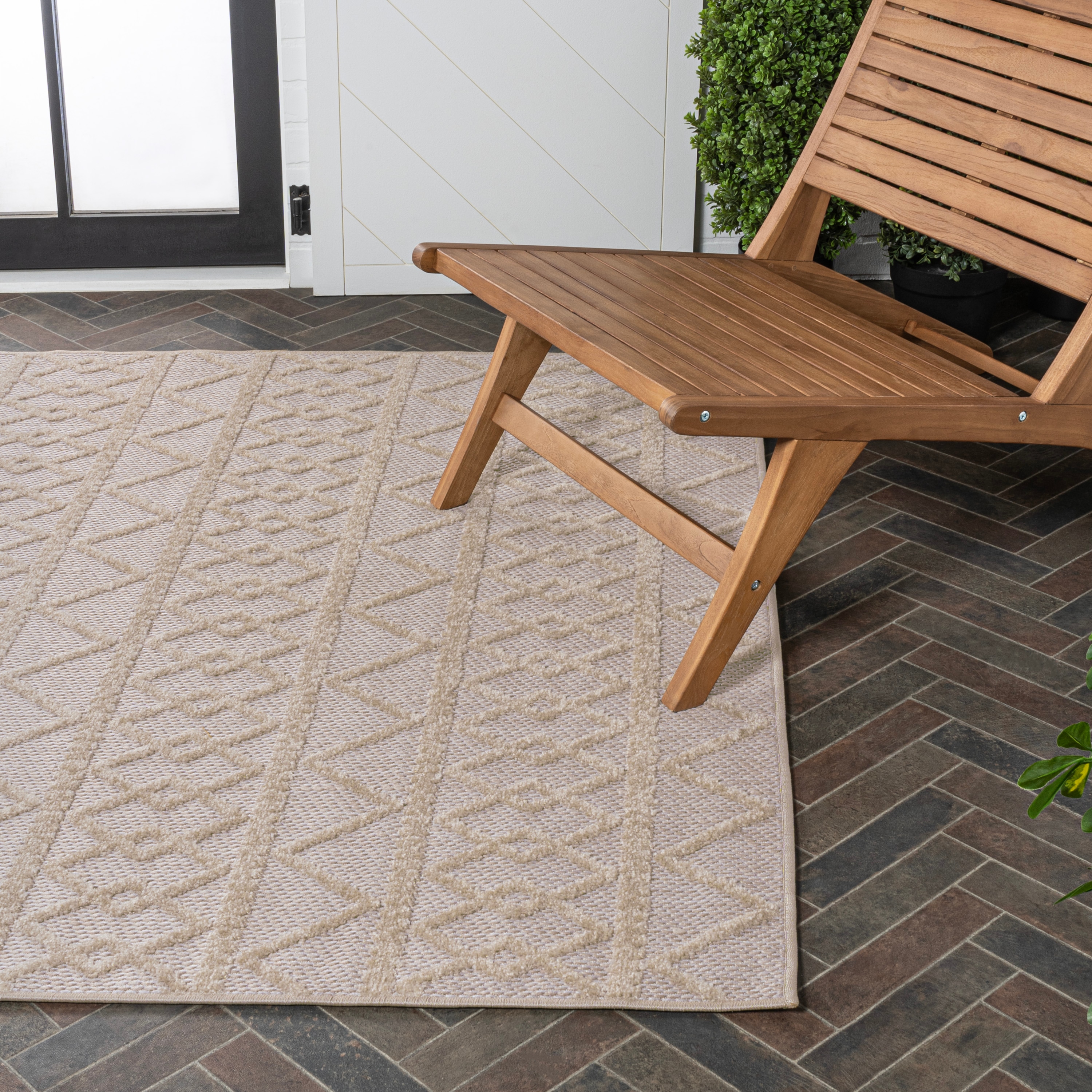 Ivory Geometric Synthetic Reversible 5x8 Area Rug