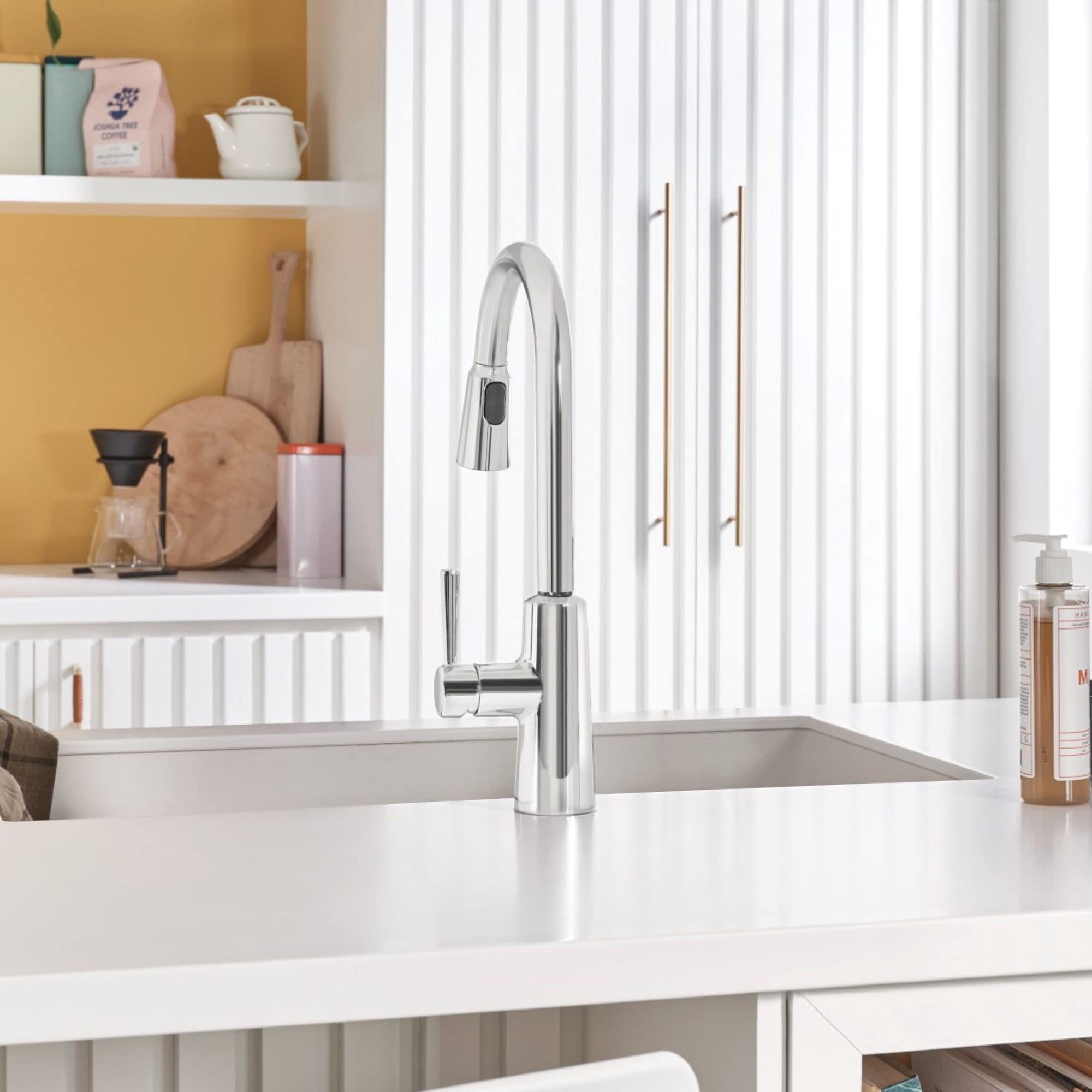 Moen 7402C Riley Chrome Single Handle Deck-mount Pull-down Kitchen Faucet with Sprayer
