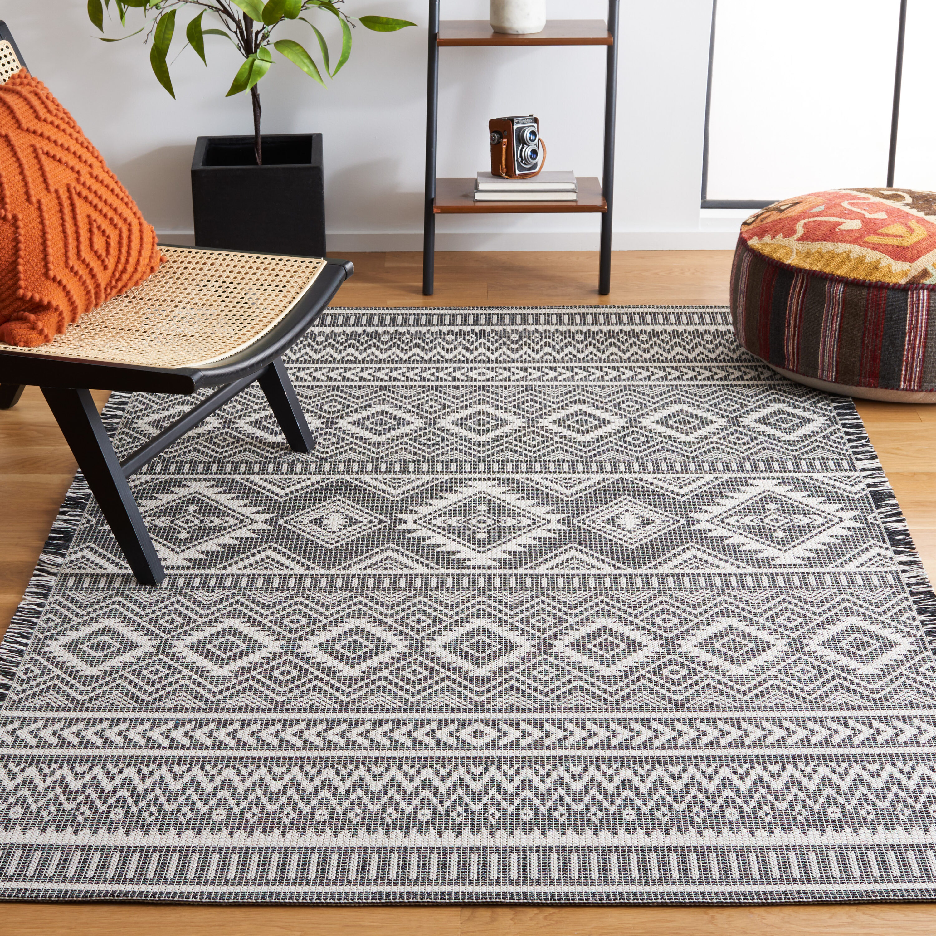 Augustine Agt506Z Ivory Black 4ft x 6ft Small Rectangle Rug