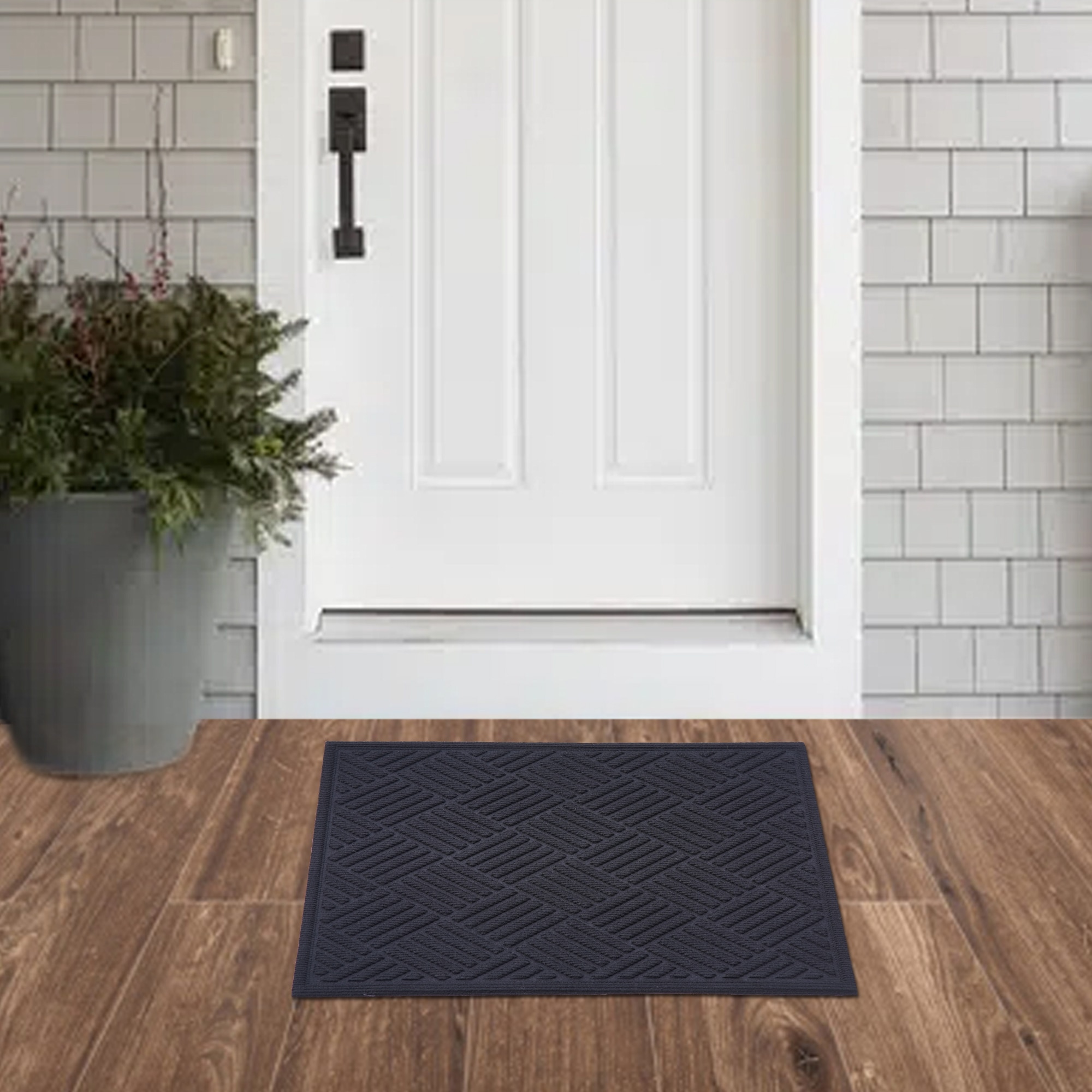 Lowe's Essentials KGTM 1688 18-in x 24-in Natural Rubber Non-Slip Grip Indoor or outdoor Door Mat