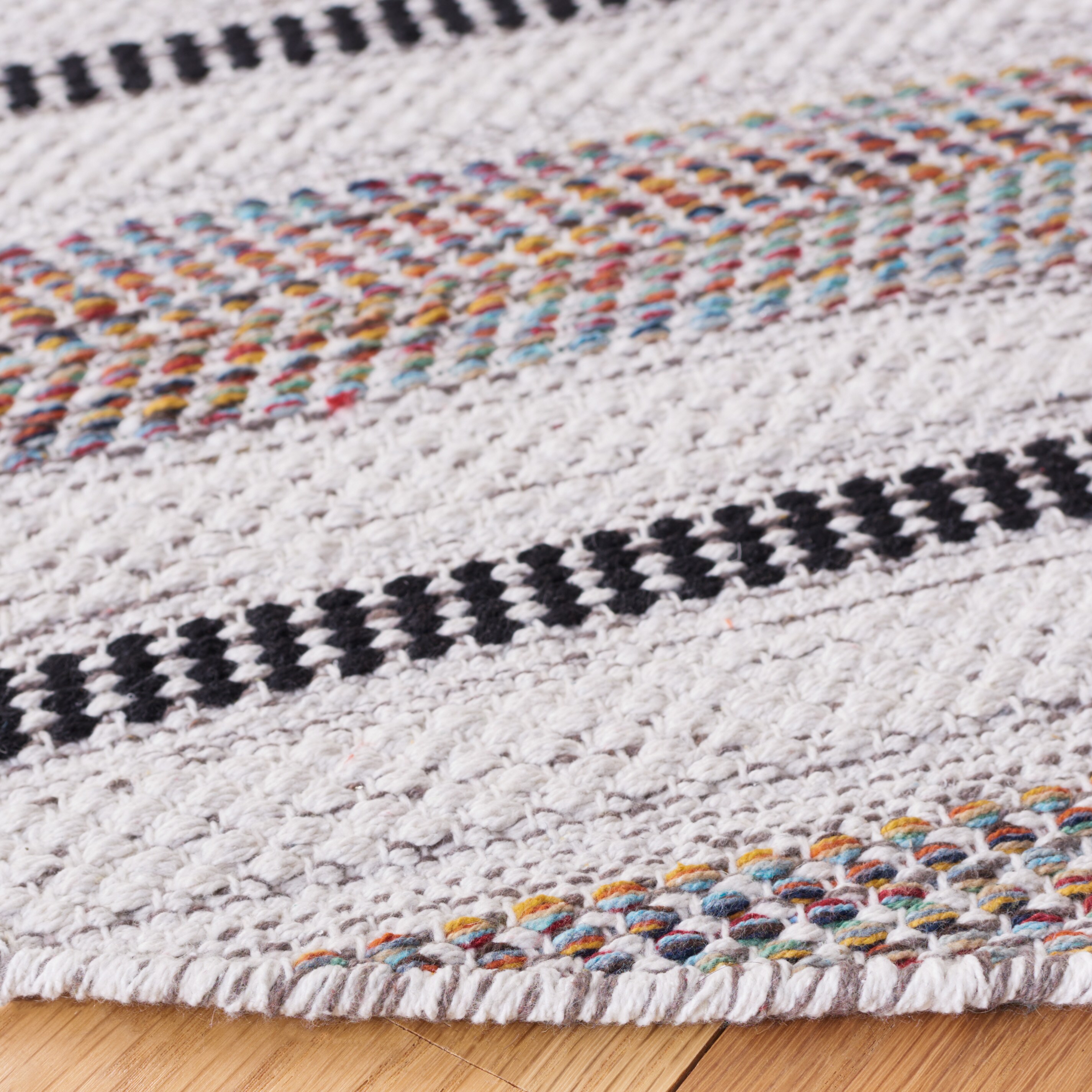 Safavieh MTK702F-6R rugs - View #3