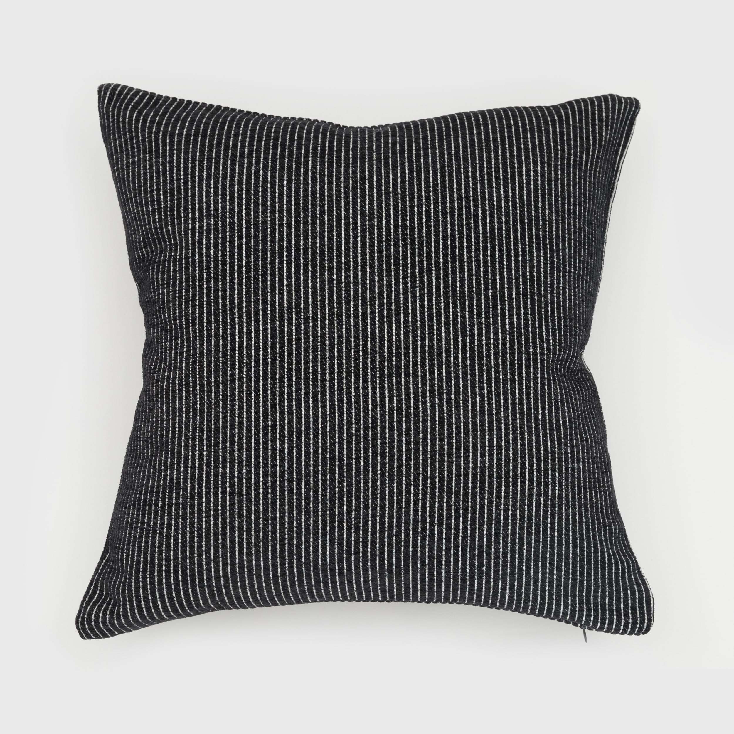 FRESHMINT EG7195427 Nea 18-in x 18-in Black Square Indoor Decorative Pillow