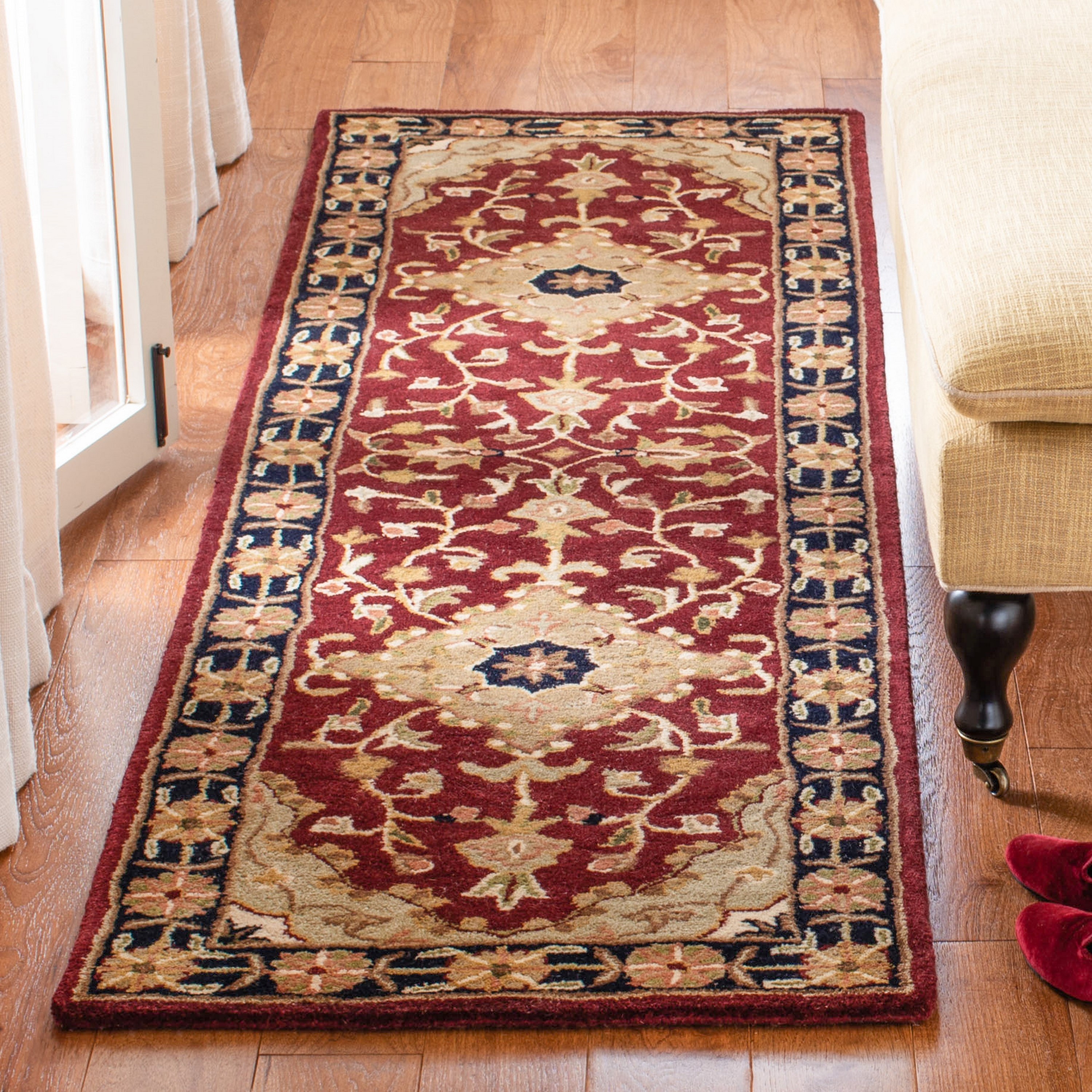 Safavieh HG760B-28 Heritage Jhansi 2 x 8 (ft) Tufted Wool Red/Black Rectangular Indoor Floral/Botanical Oriental Runner rug