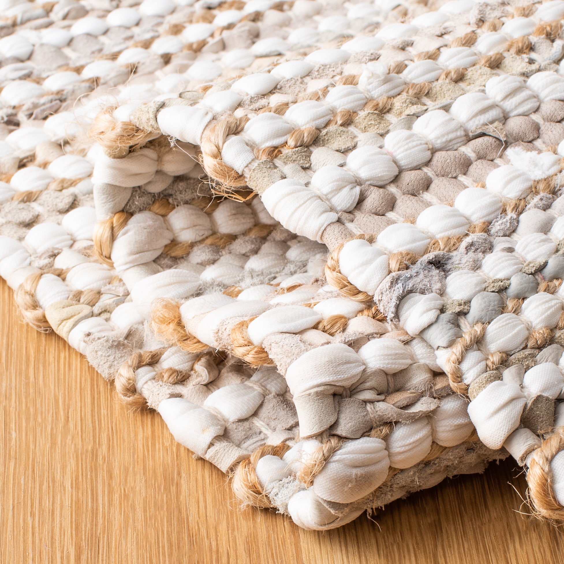 Safavieh VTL373B-6SQ rugs - View #3