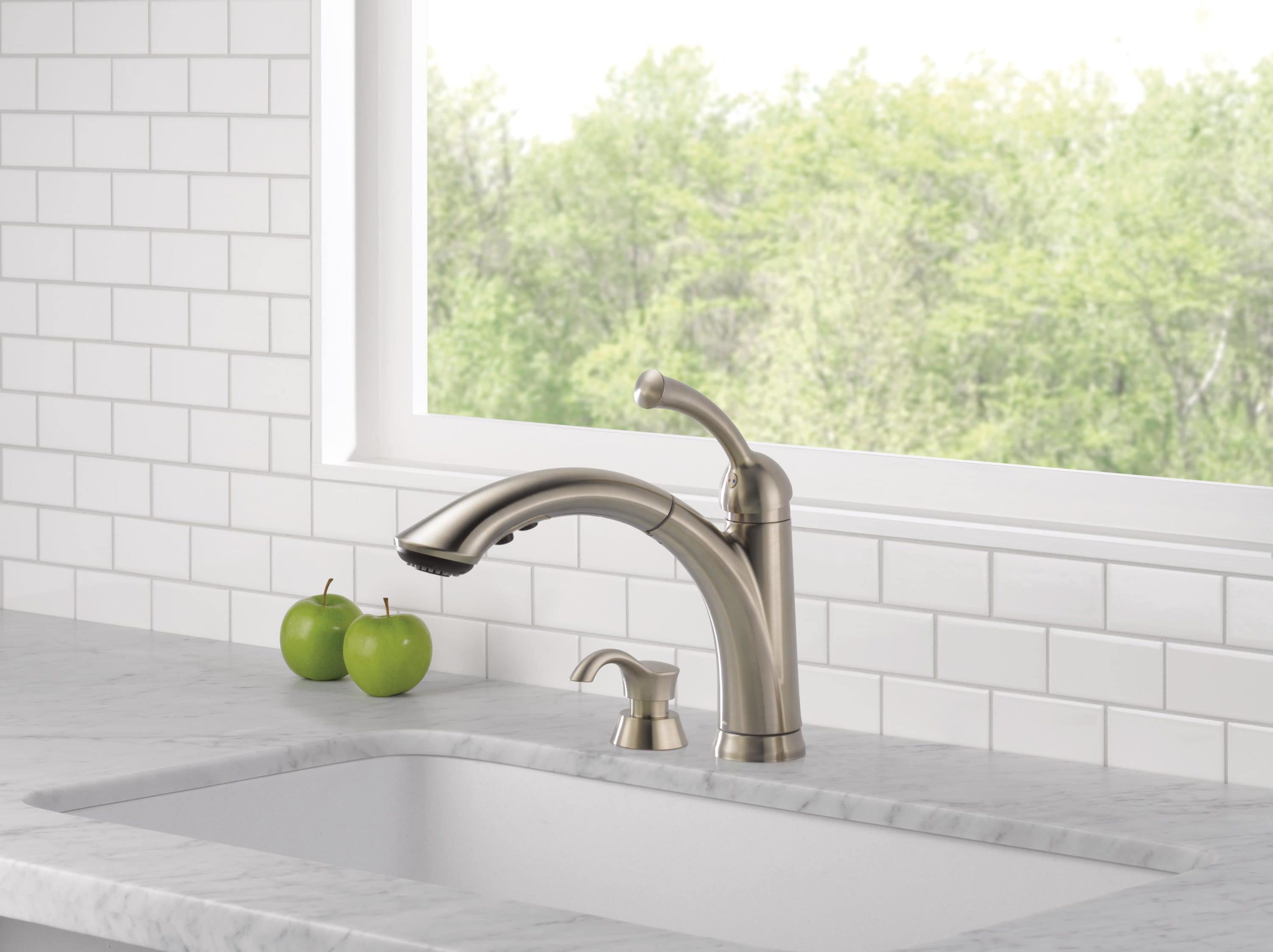 Delta Lewiston Pull Out Kitchen Faucet Things In The Kitchen   08196228 