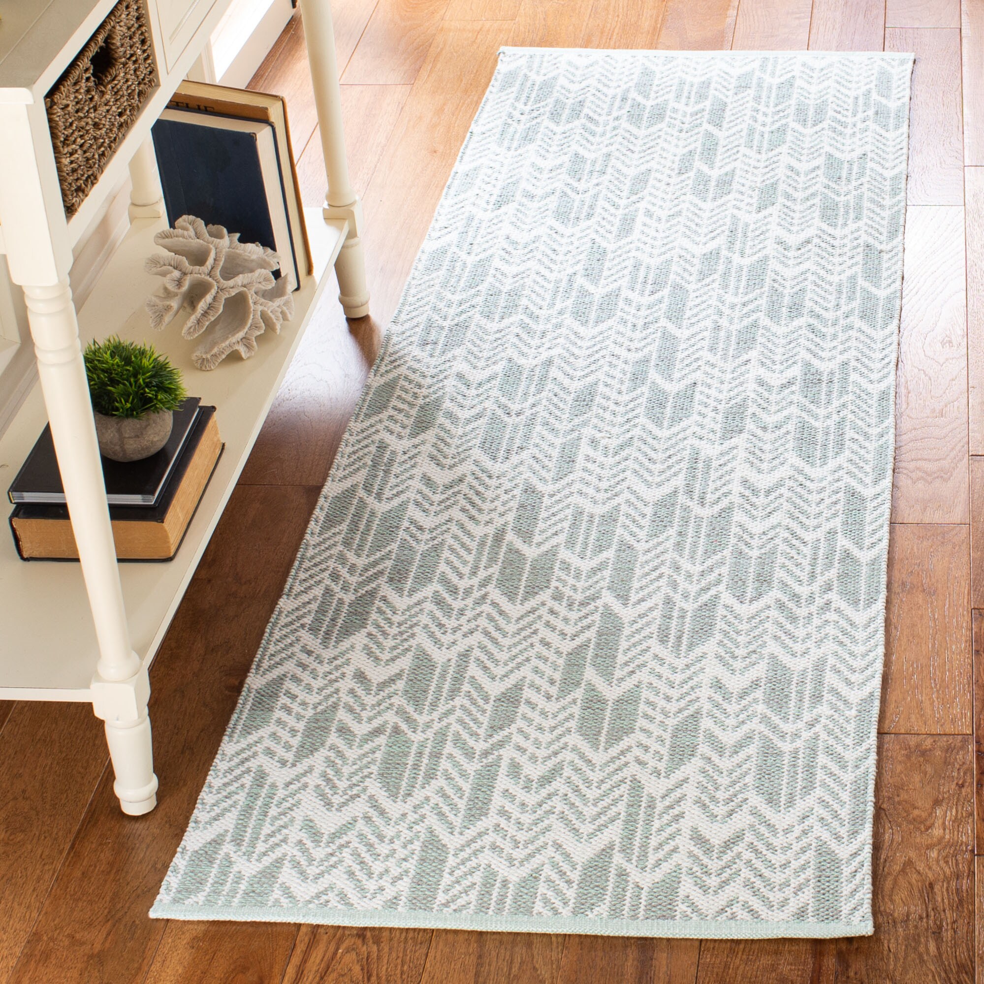 Safavieh Montauk Mazo 2.3-ft x 7-ft Cotton Light Green/Ivory ...