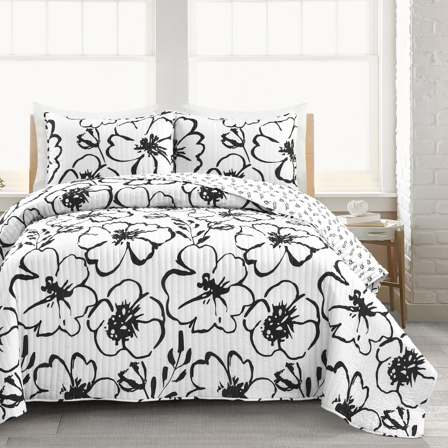 Lush Decor 16T005523 Black Floral Reversible Full/Queen Quilt