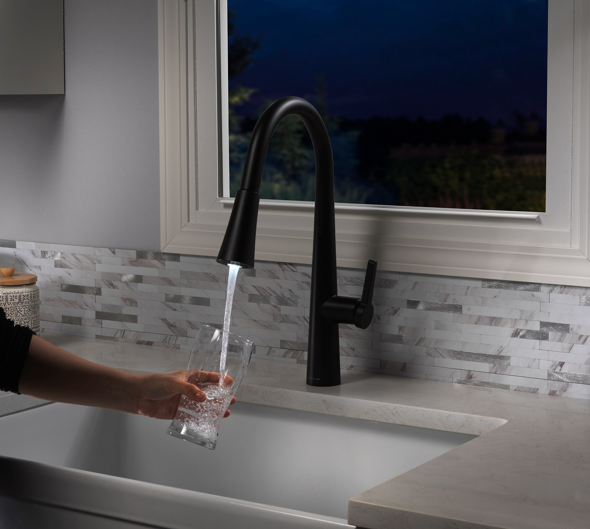 Matte Black Pull-Down Handle Kitchen Faucet with Deck Plate