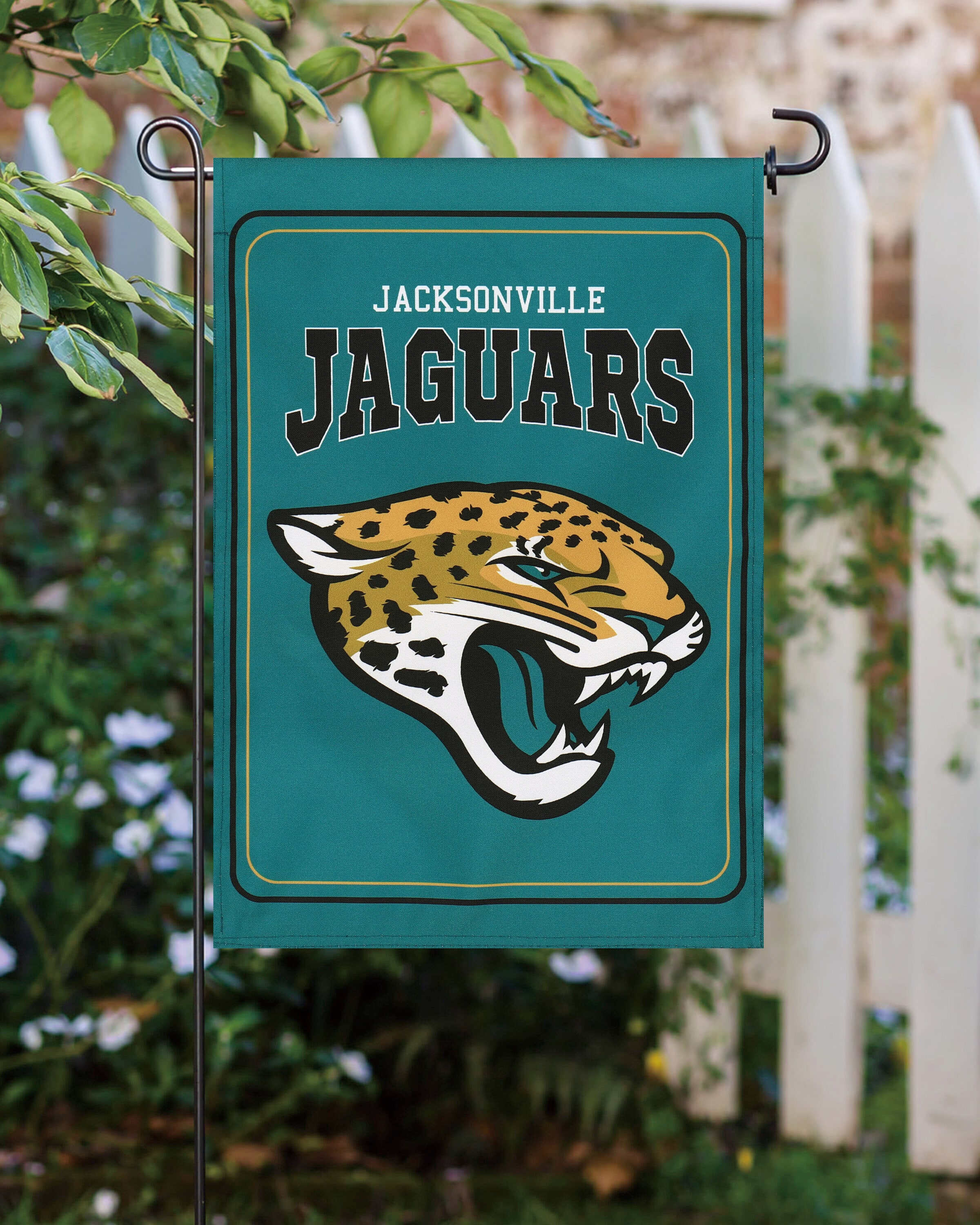 Evergreen 1.04-ft W x 1.5-ft H Embroidered Jacksonville Jaguars Flag in the  Decorative Banners & Flags department at