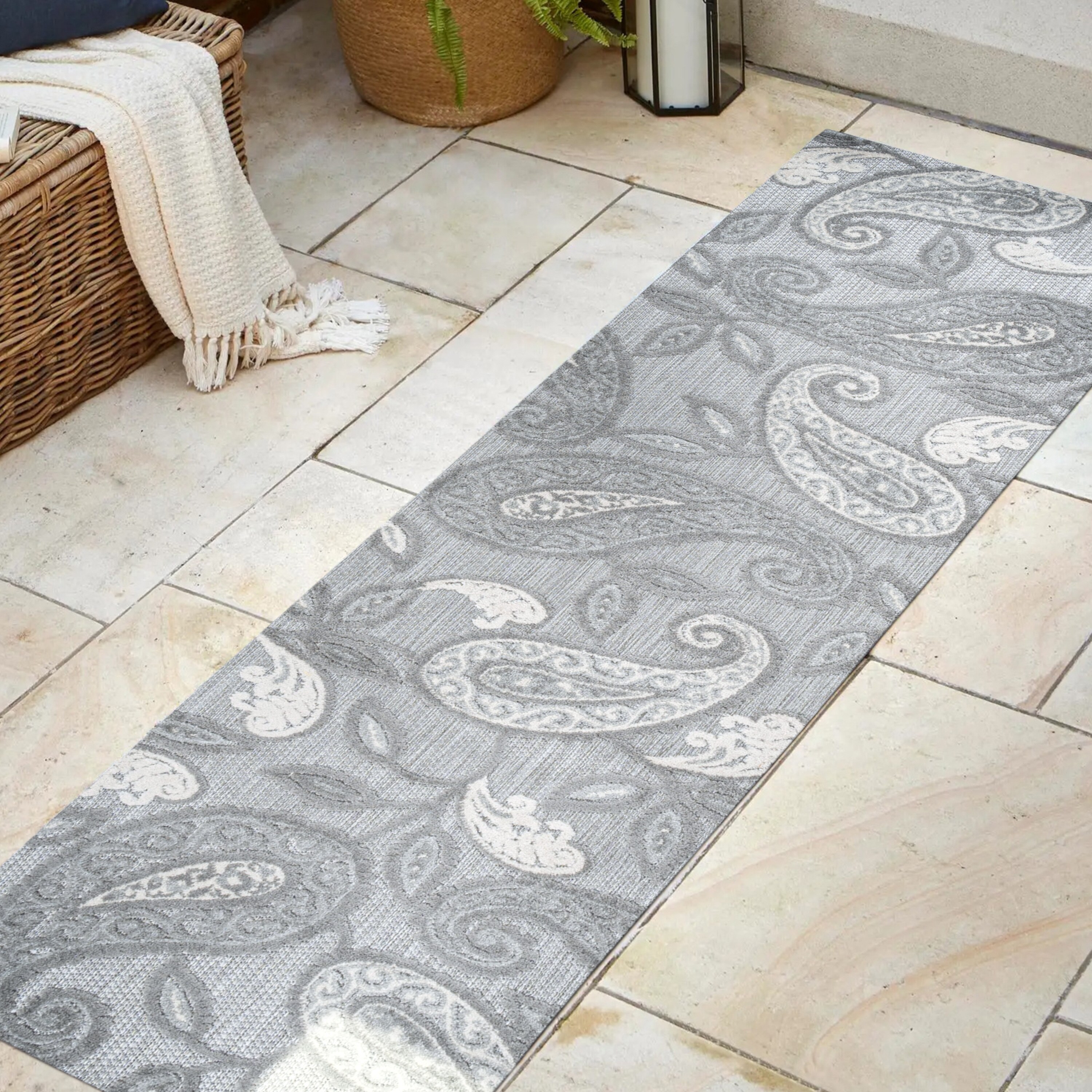 Boho Paisley Light Gray/Ivory 2x10 Indoor/Outdoor Runner Rug