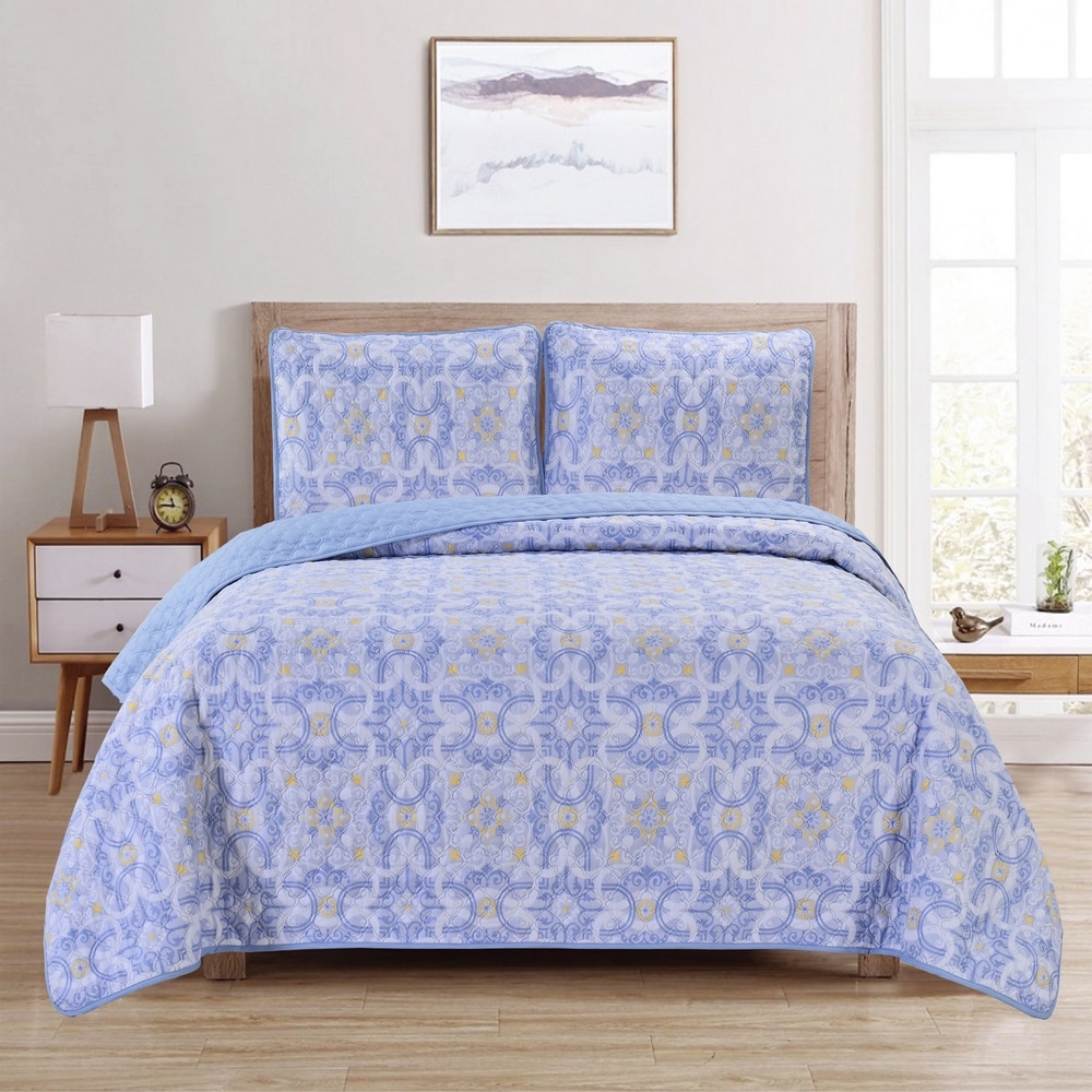 Dan River Reversible Quilt Set (3 Piece) Blue Medallion Multi Reversible Full/Queen Quilt Microfiber