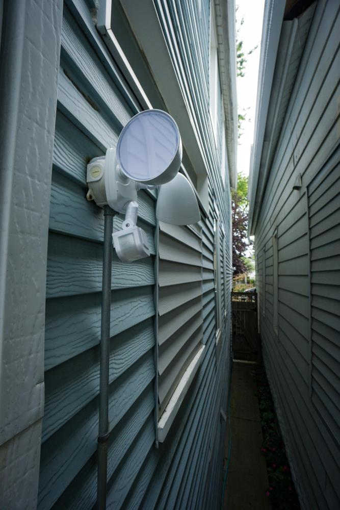 Cascadia T0170 Motion-Activated-Floodlights - View #3
