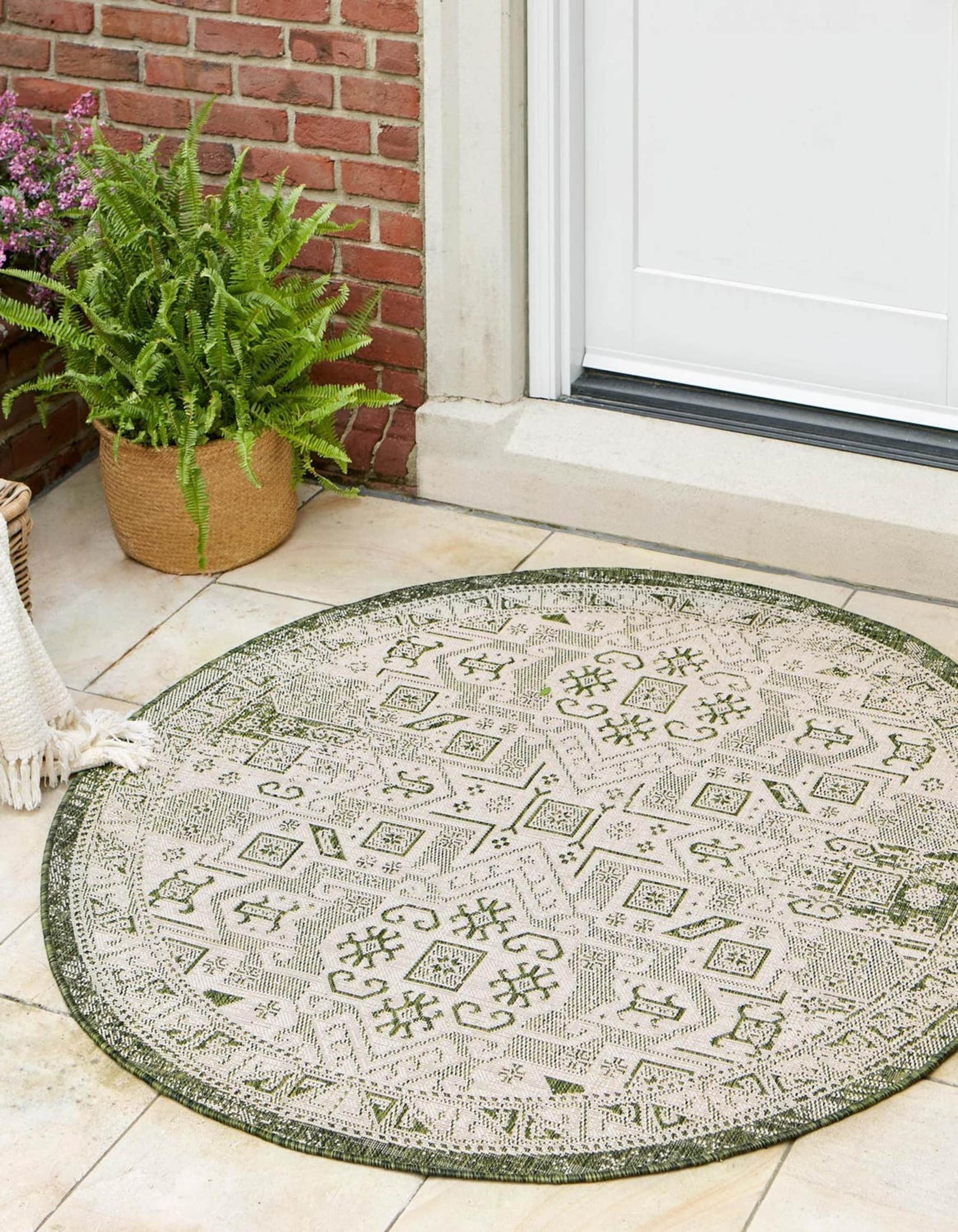 Unique Loom 3162458 Outdoor Aztec 10 x 10 (ft) Loomed Polypropylene Green Round Indoor/Outdoor Border Area rug